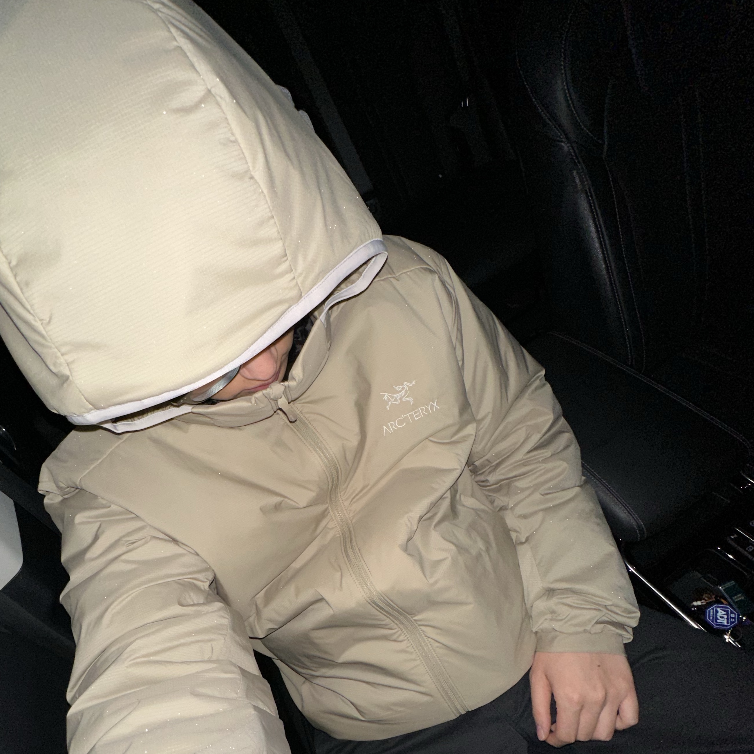 Arc'teryx Atom Hoody Smoke Bluff 착용 스타일