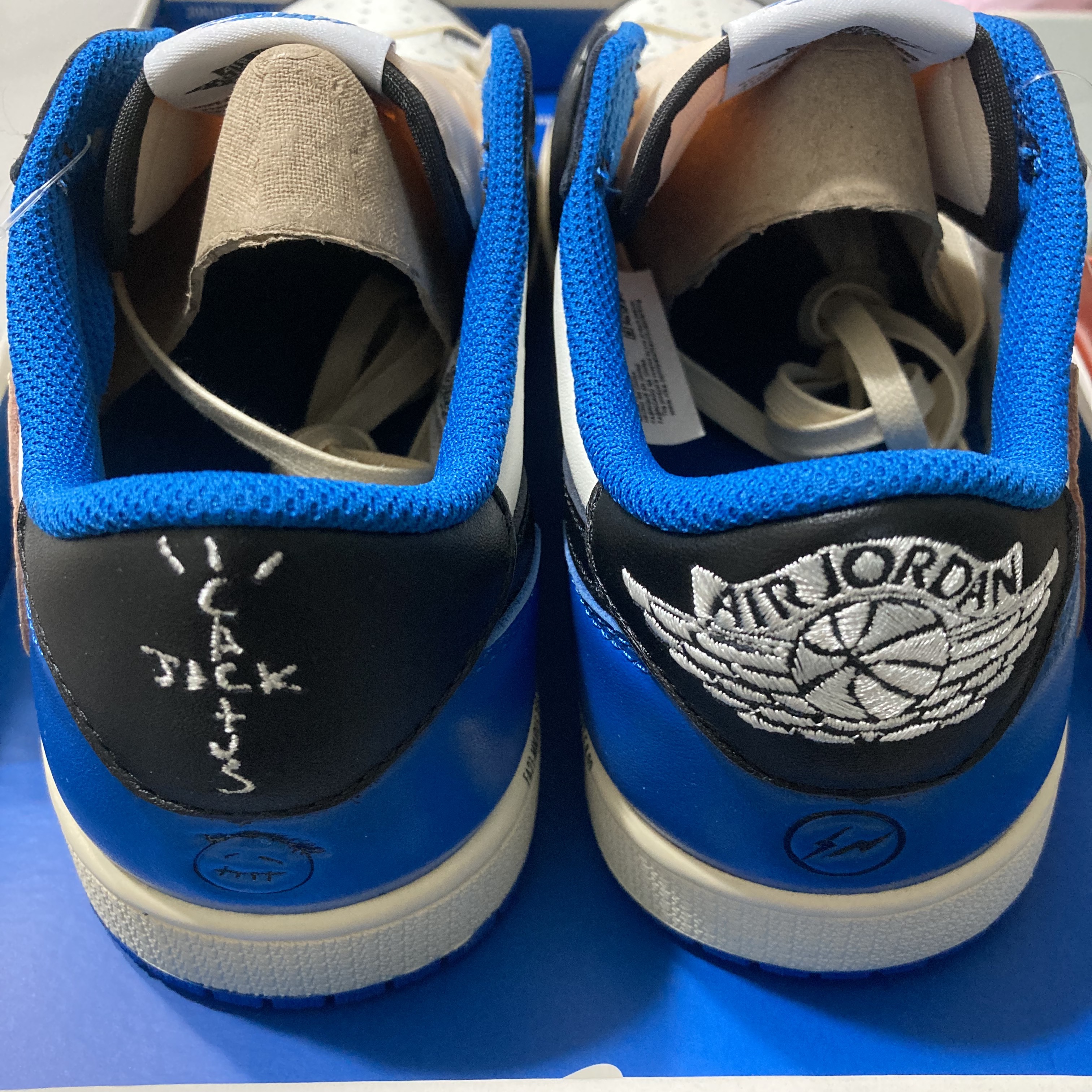 Jordan 1 x Travis Scott x Fragment Retro Low OG SP Military Blue 착용 스타일