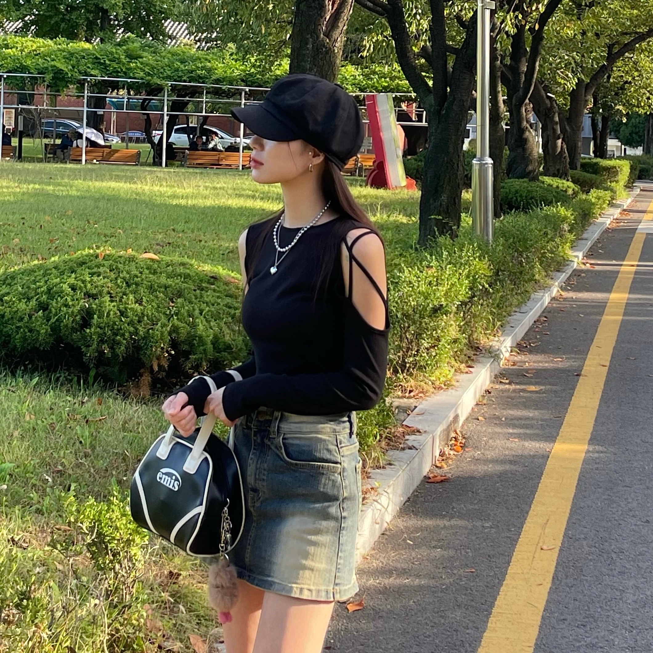 Emis Vintage Tote Bag Black 착용 스타일