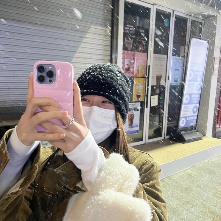 Urbansophistication The Puffer Case Pink Gloss 착용 스타일