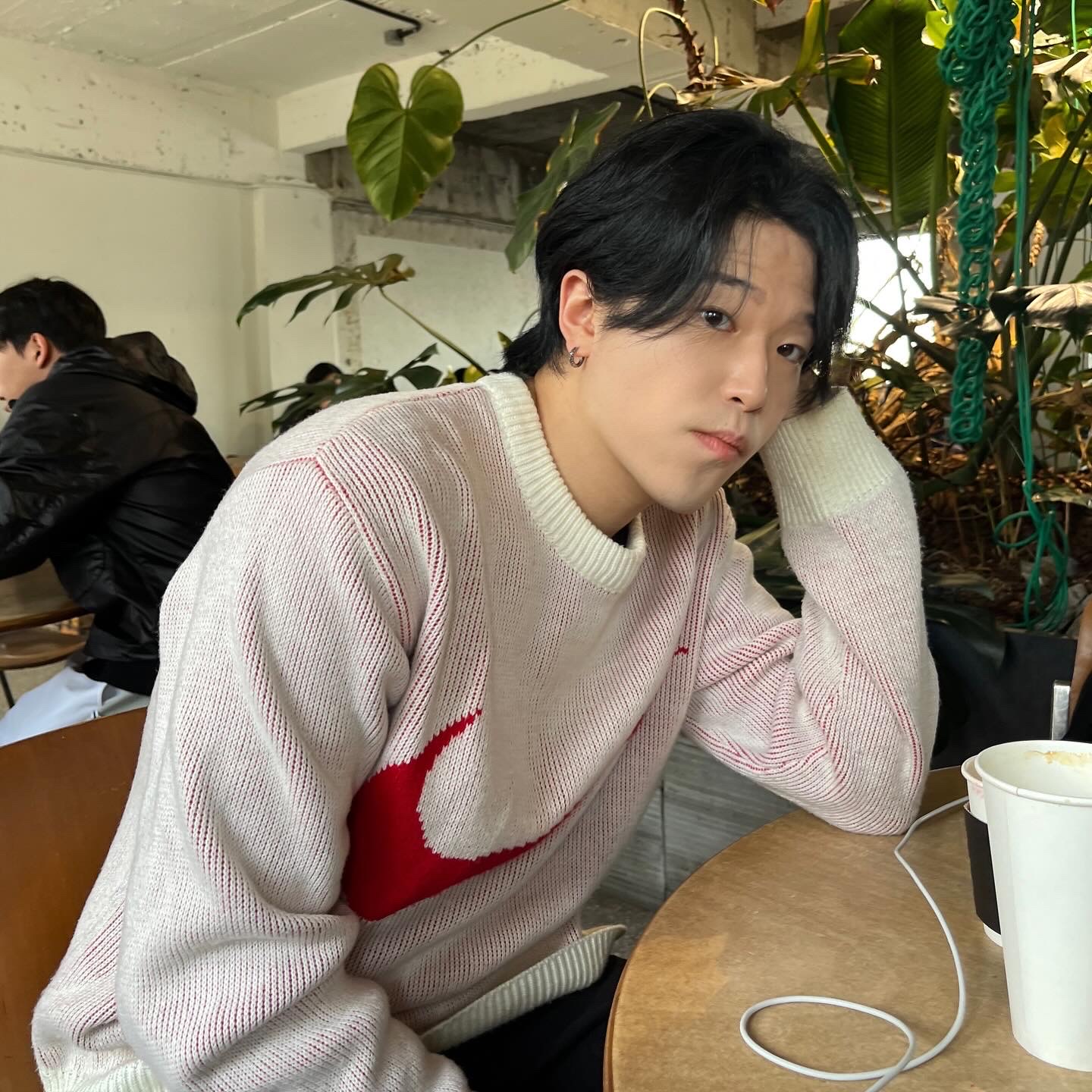 Supreme x Nike Swoosh Sweater White - 19SS, Balenciaga 3XL Sneakers White Red 착용 스타일 - 2