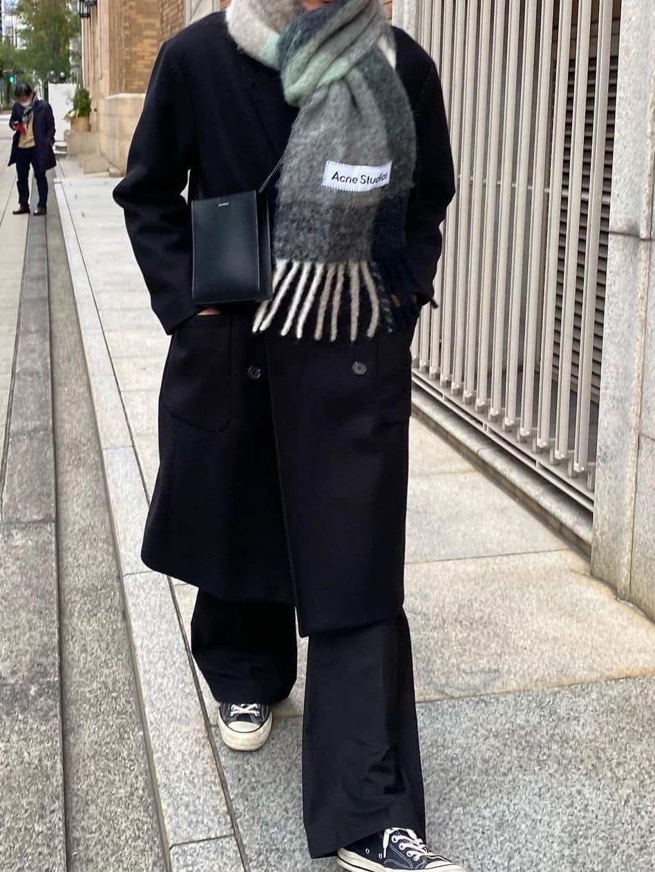 Acne Studios Mohair Check Muffler Grey Green Black, Acne Studios Mohair Check Muffler Blue Beige Black 착용 스타일 - 4