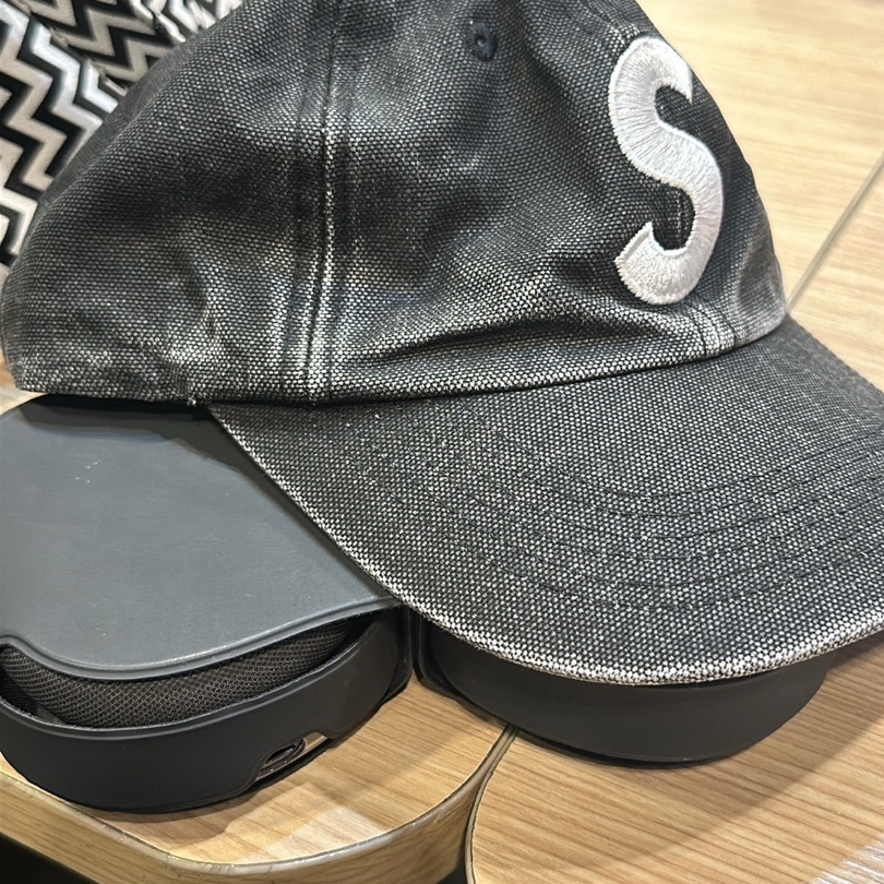 Supreme Pigment Canvas S Logo 6-Panel Black - 23SS 착용 스타일