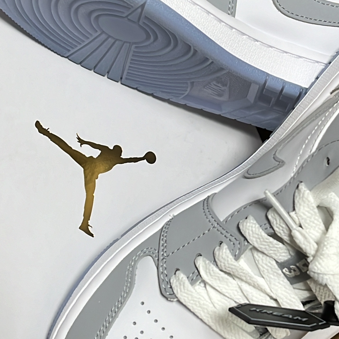 (W) Jordan 1 Low White Wolf Grey 착용 스타일