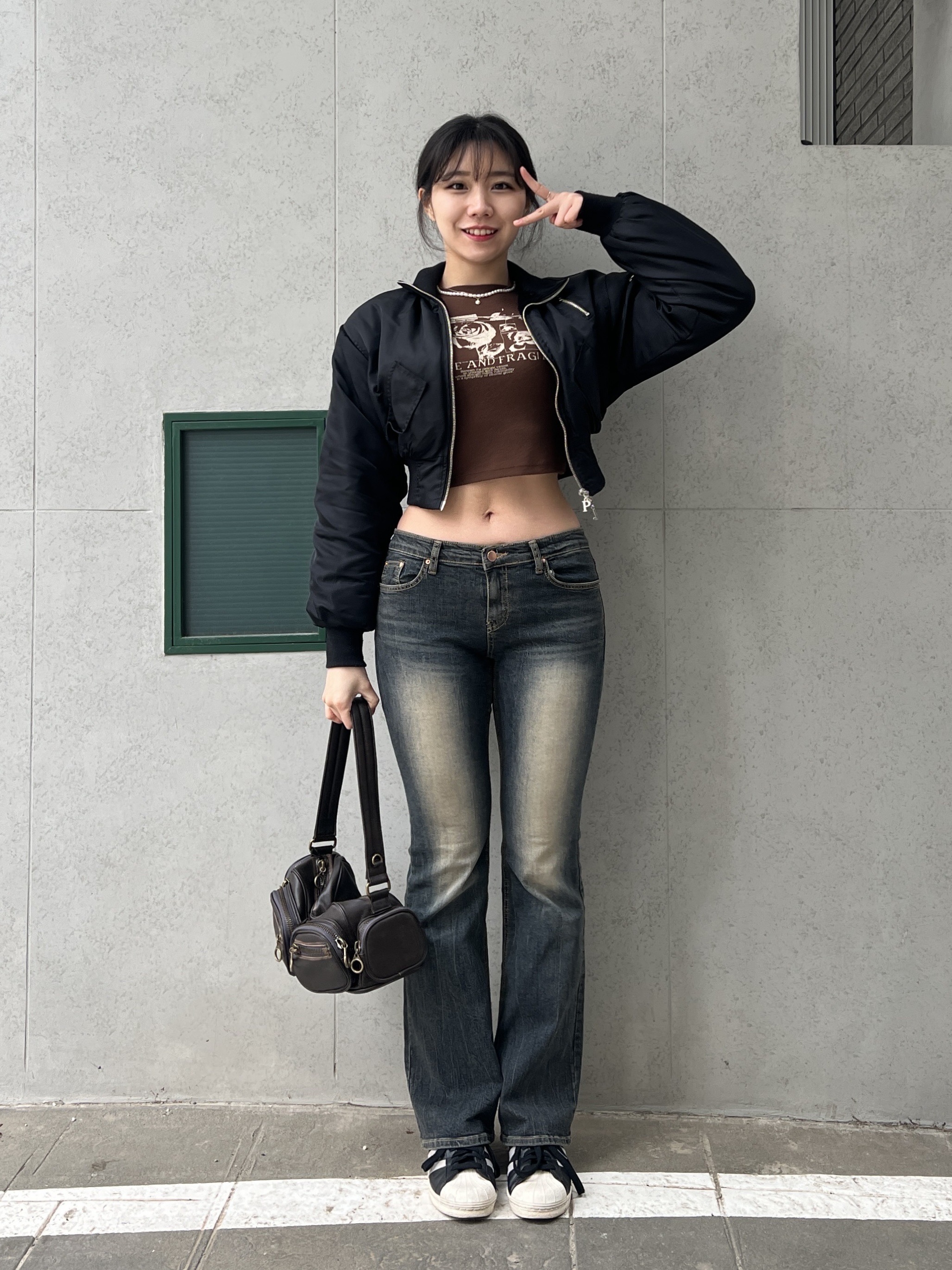 Zara Pocket Sholuder Bag Brown, Adidas Superstar 82 FI Core Black 착용 스타일 - 2