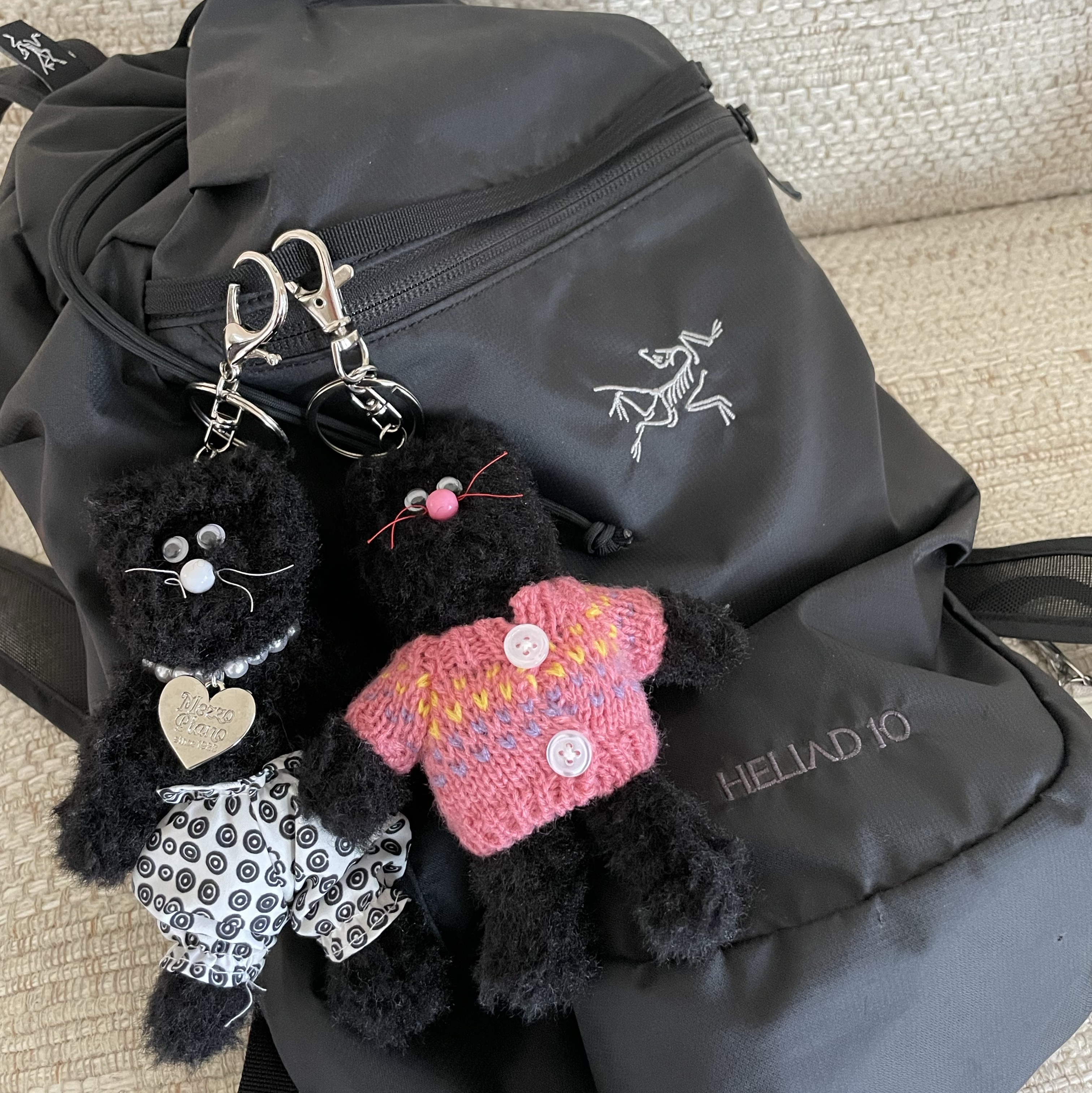 Monamhee x 10 Corso Como Bianco Keyring Black, Arc'teryx Heliad 10 Backpack Black 착용 스타일