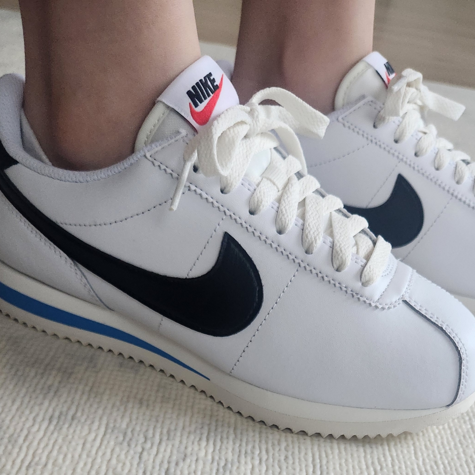 (W) Nike Cortez White and Black 착용 스타일
