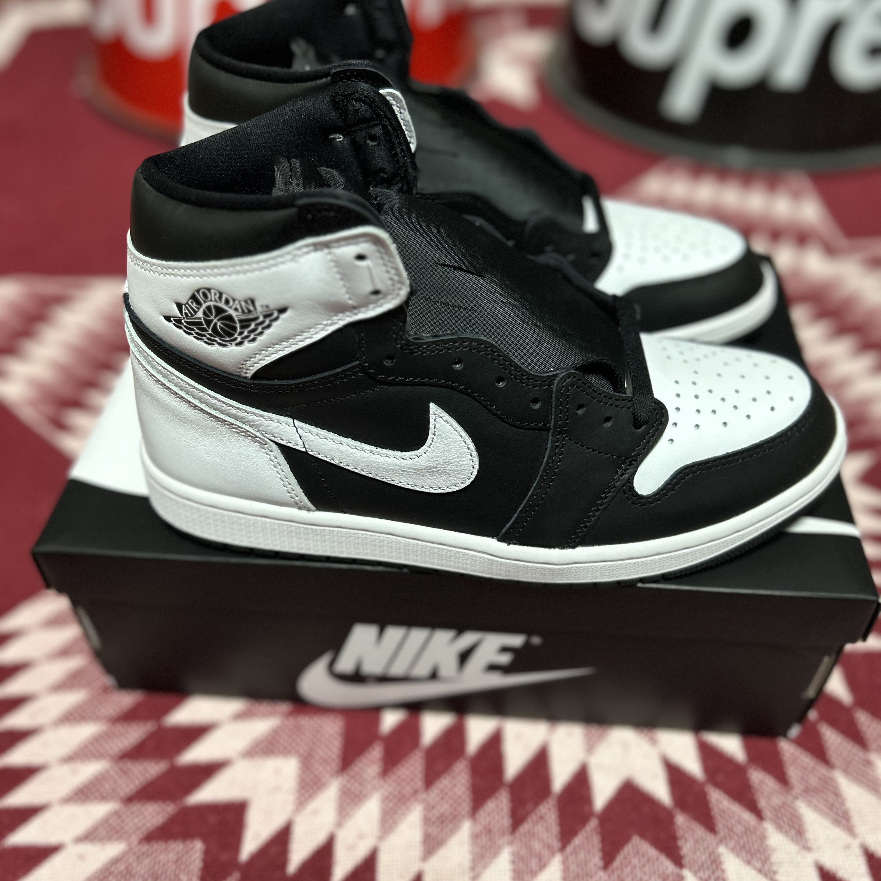 Jordan 1 Retro High OG Black White 착용 스타일 - 1