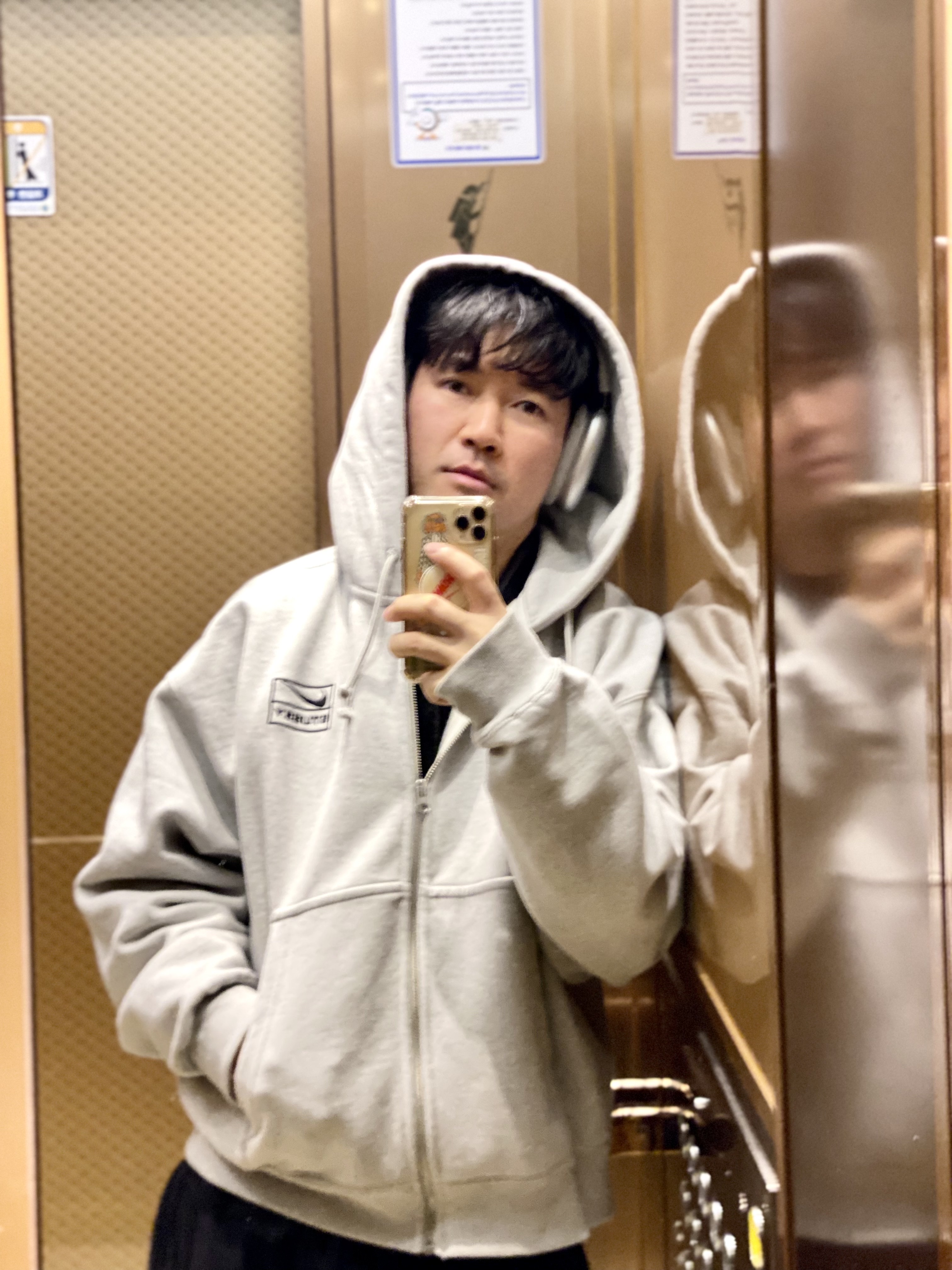 Apple AirPods Max Lightning Silver (Korean Ver.), Nike x Stussy Full Zip Fleece Hoodie Grey Heather (FJ9181-050) 착용 스타일