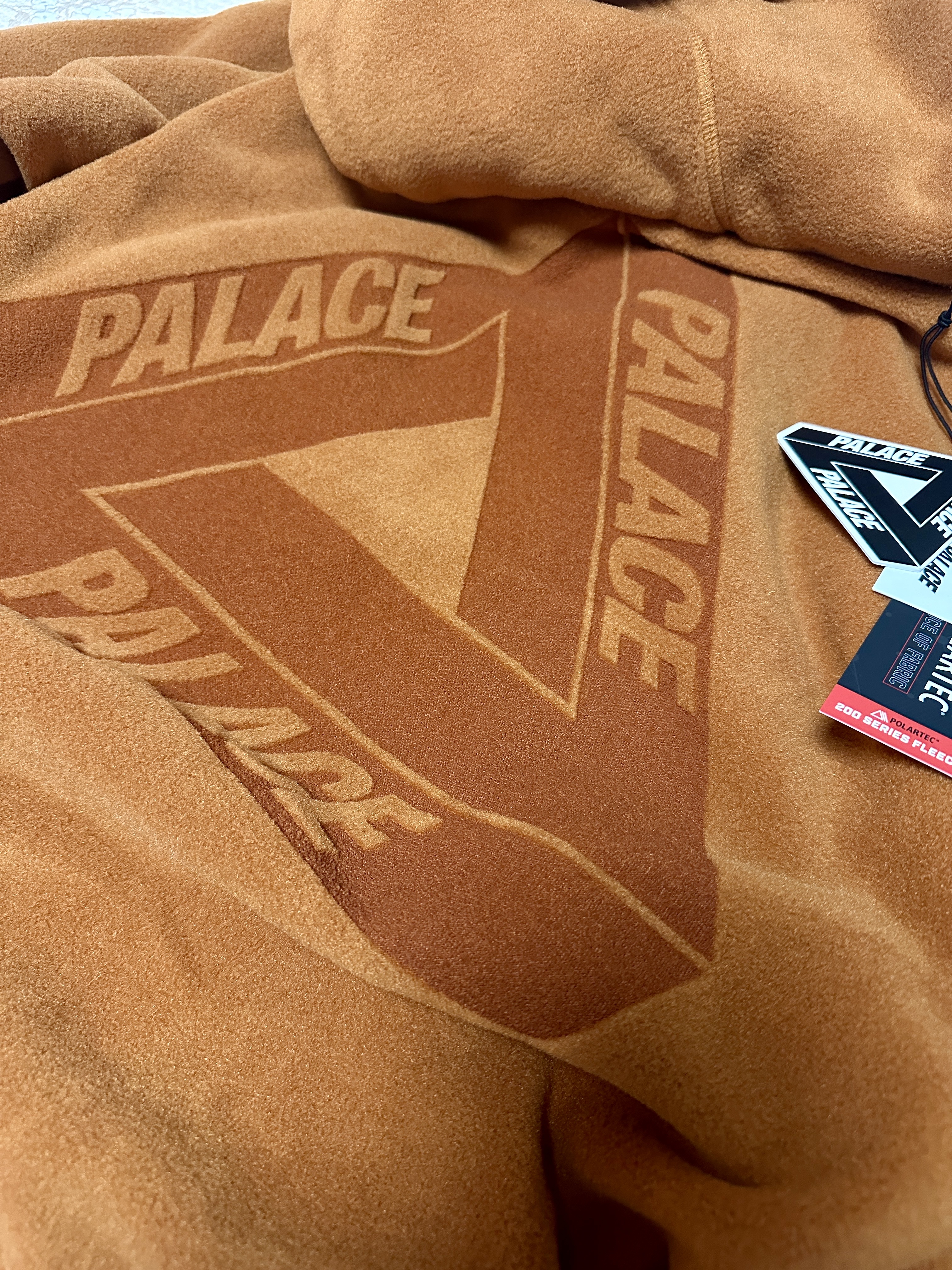 Palace Polartec Lazer Hood Rust - 23FW 착용 스타일