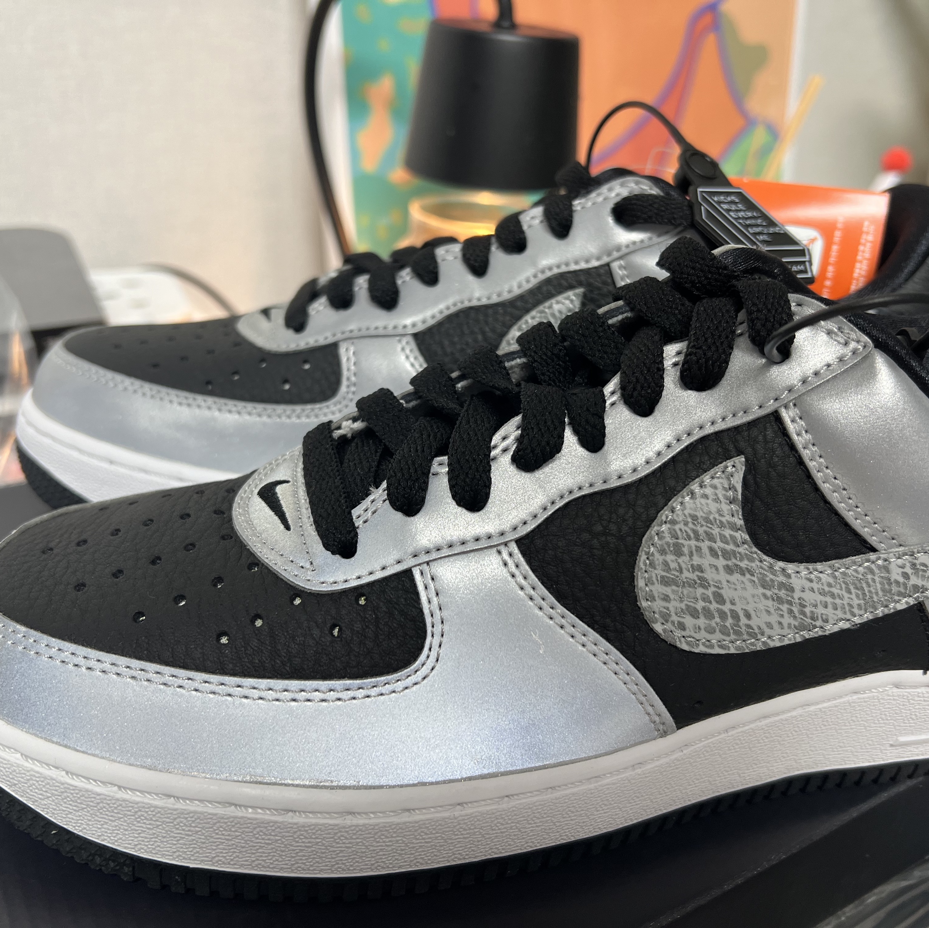 Nike Air Force 1 B Silver Snake 착용 스타일 - 2