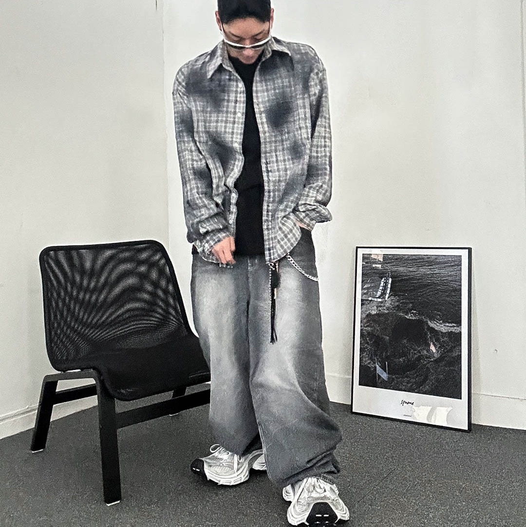 Balenciaga 10XL Sneakers White Black Grey 착용 스타일 - 3
