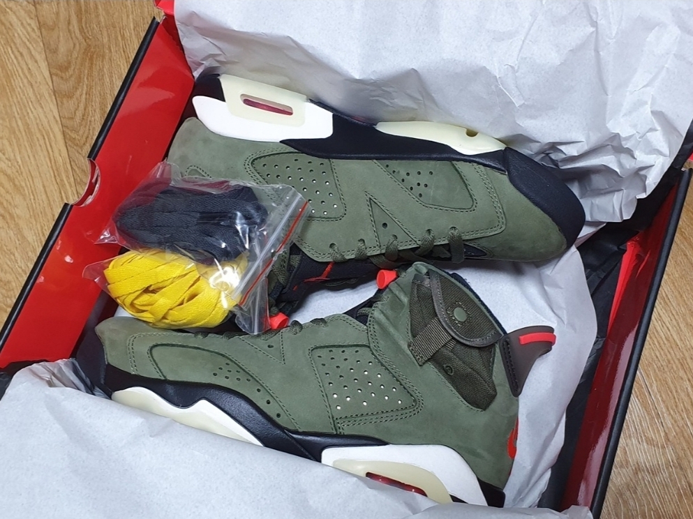 Jordan 6 x Travis Scott Retro Olive 착용 스타일 - 2
