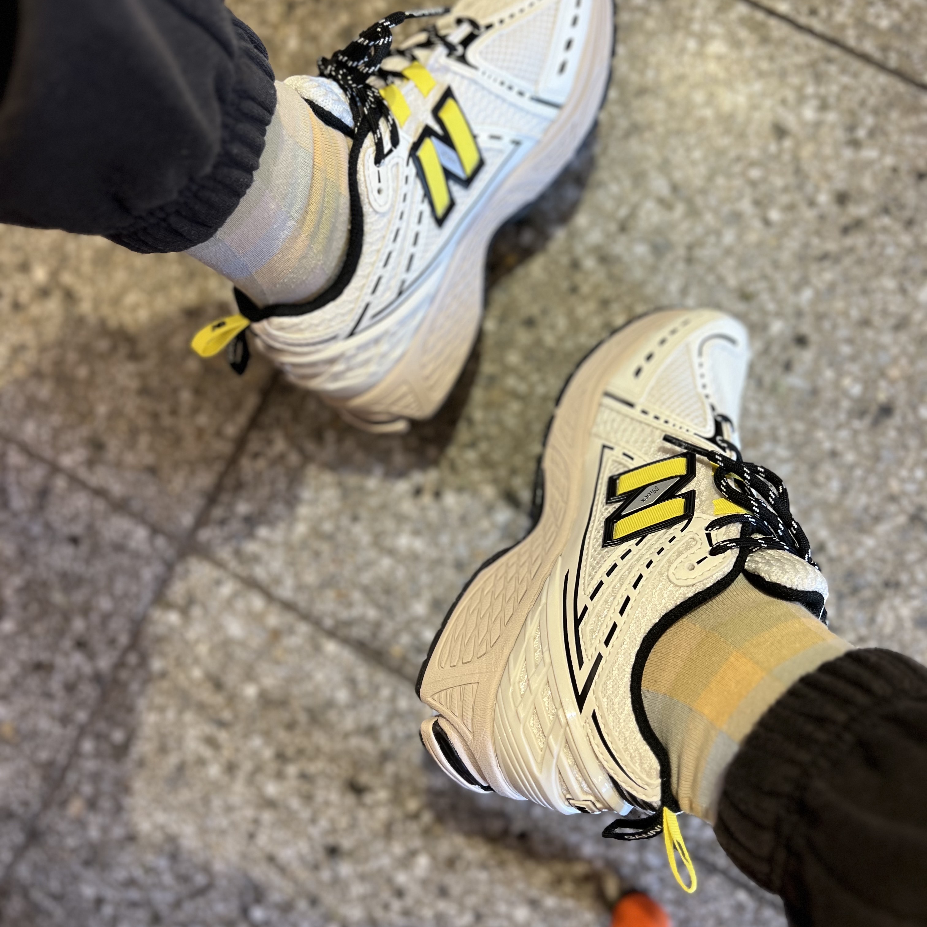 New Balance x Ganni 1906R Egret 착용 스타일