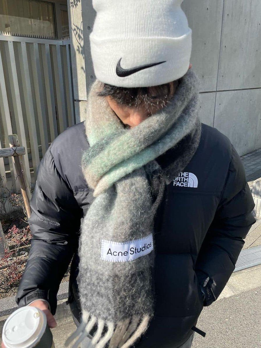 Acne Studios Mohair Check Muffler Grey Green Black, Acne Studios Mohair Check Muffler Blue Beige Black 착용 스타일 - 6