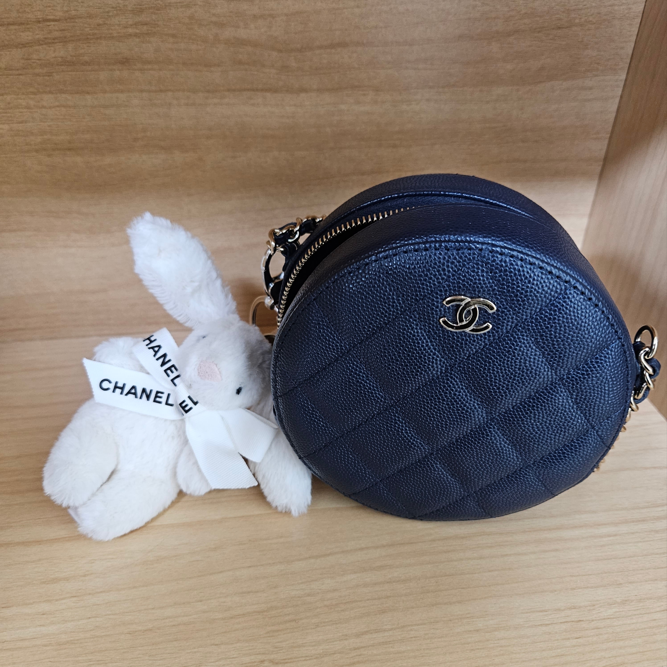 Jellycat Bashful Bunny Bag Charm Cream 착용 스타일