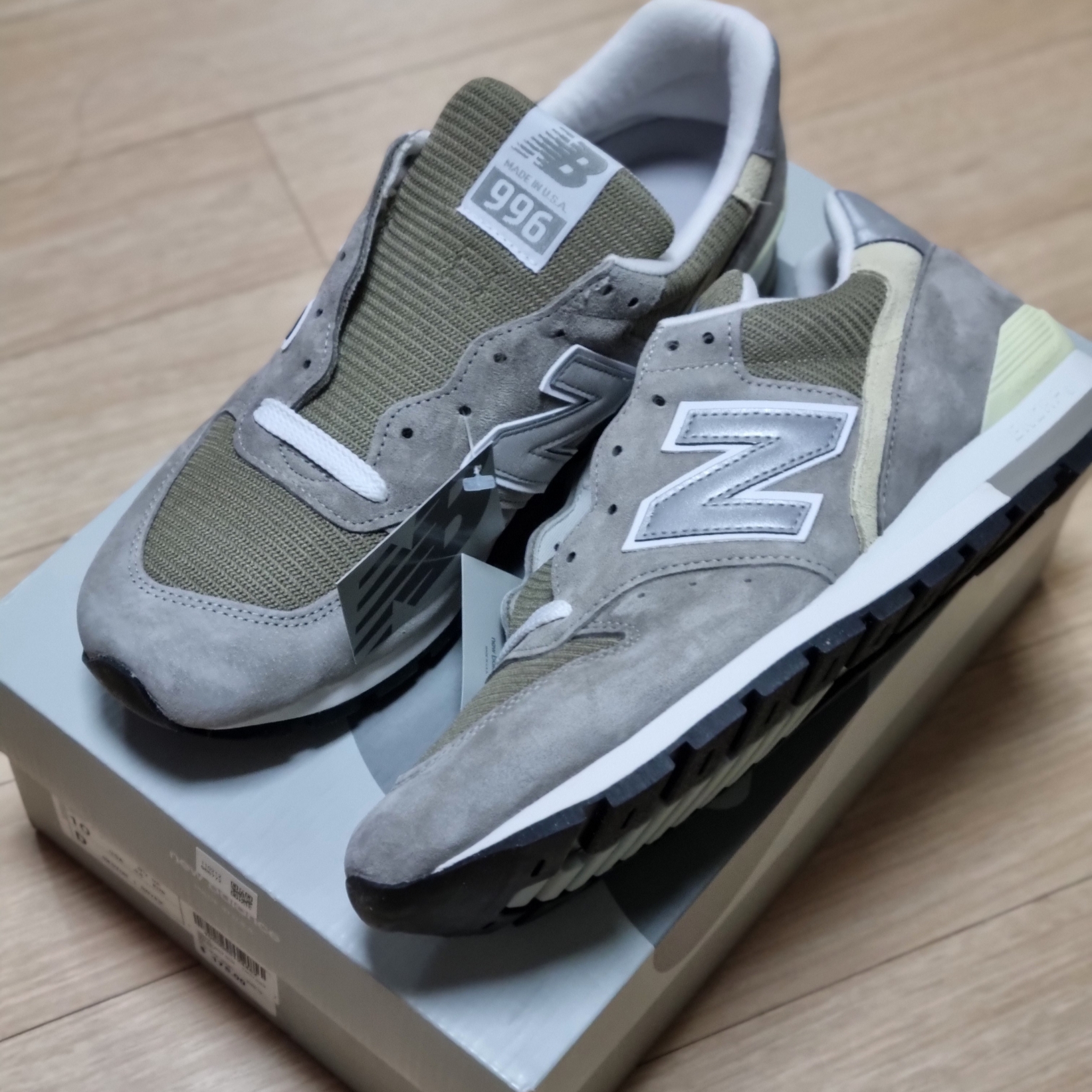 New Balance Made in USA 996 Grey 착용 스타일