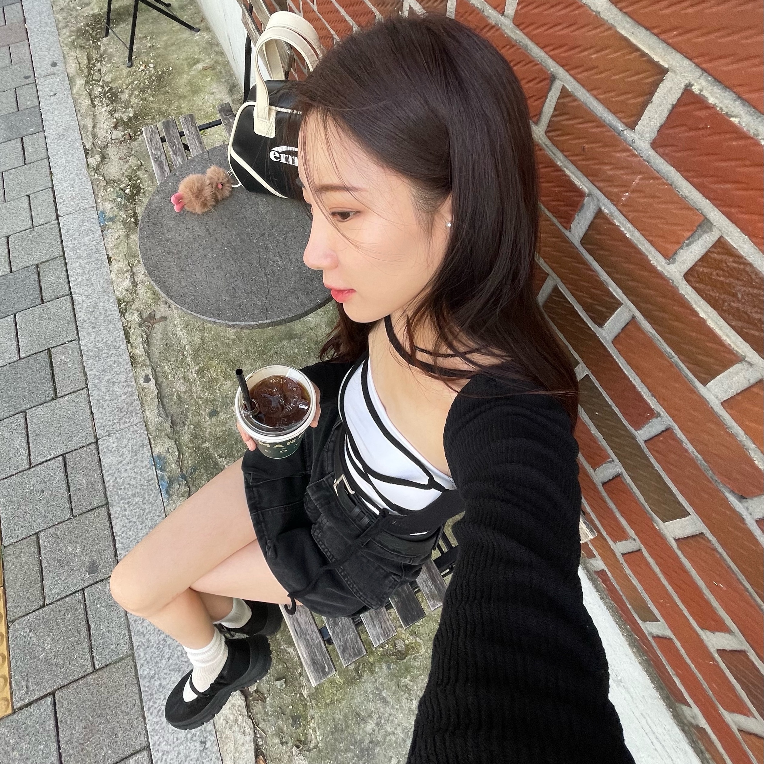 Emis Vintage Tote Bag Black, Cosymosy Mini Bird Keyring Brown 착용 스타일 - 2