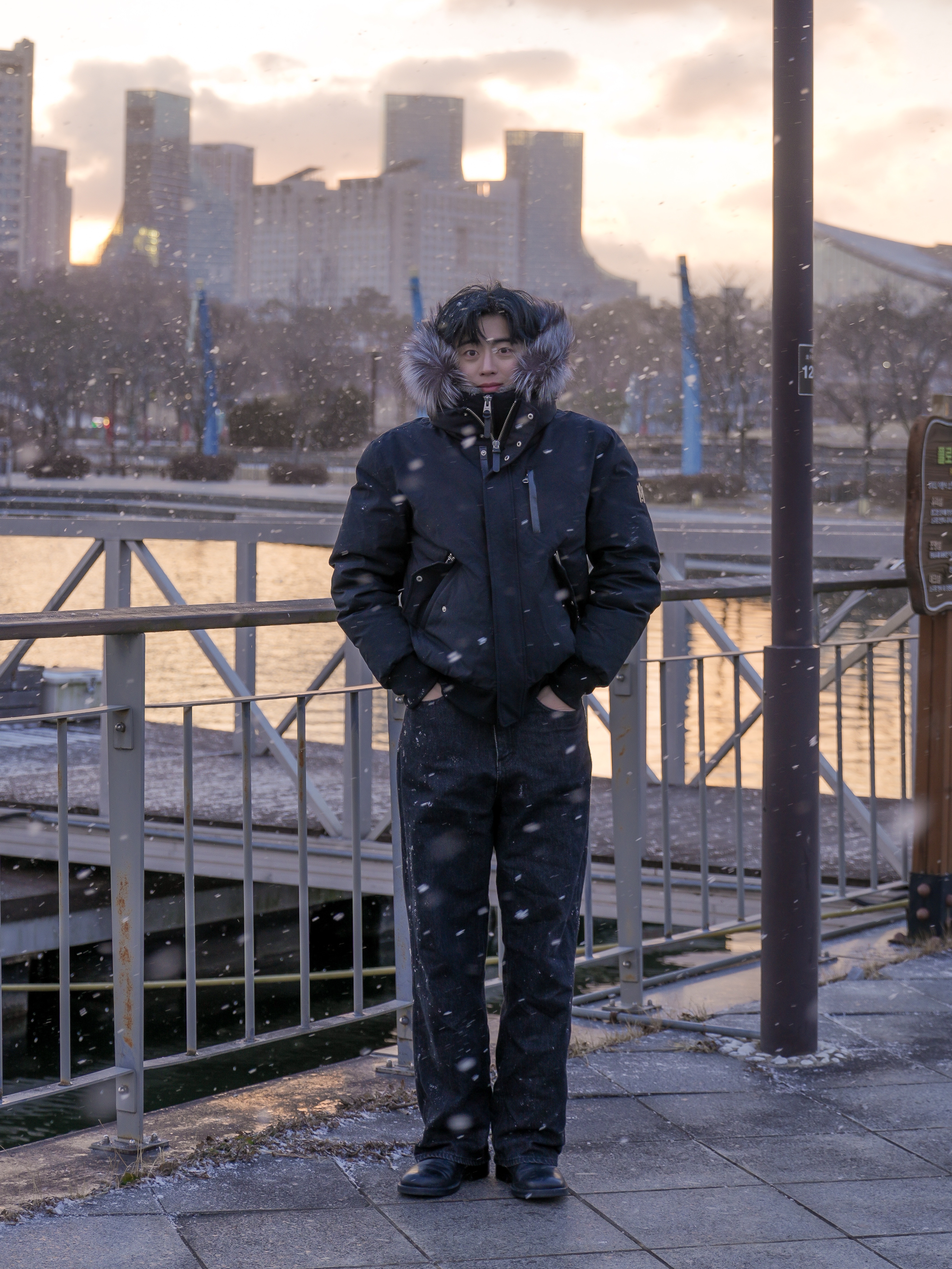 Kinchi Oddly - 701 (a) Black, Mackage Edward 2-In-1 Down Parka with Hooded Bib and Silver Fox Fur Black Silver 착용 스타일 - 2