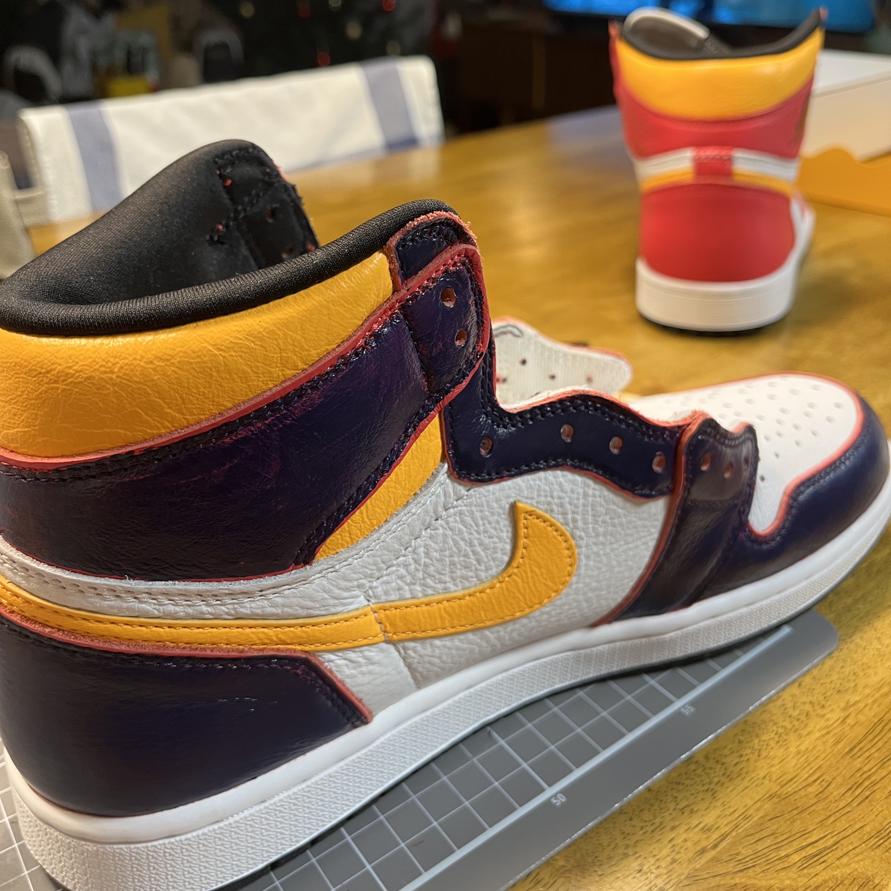 Jordan 1 Retro High OG Light Fusion Red 착용 스타일