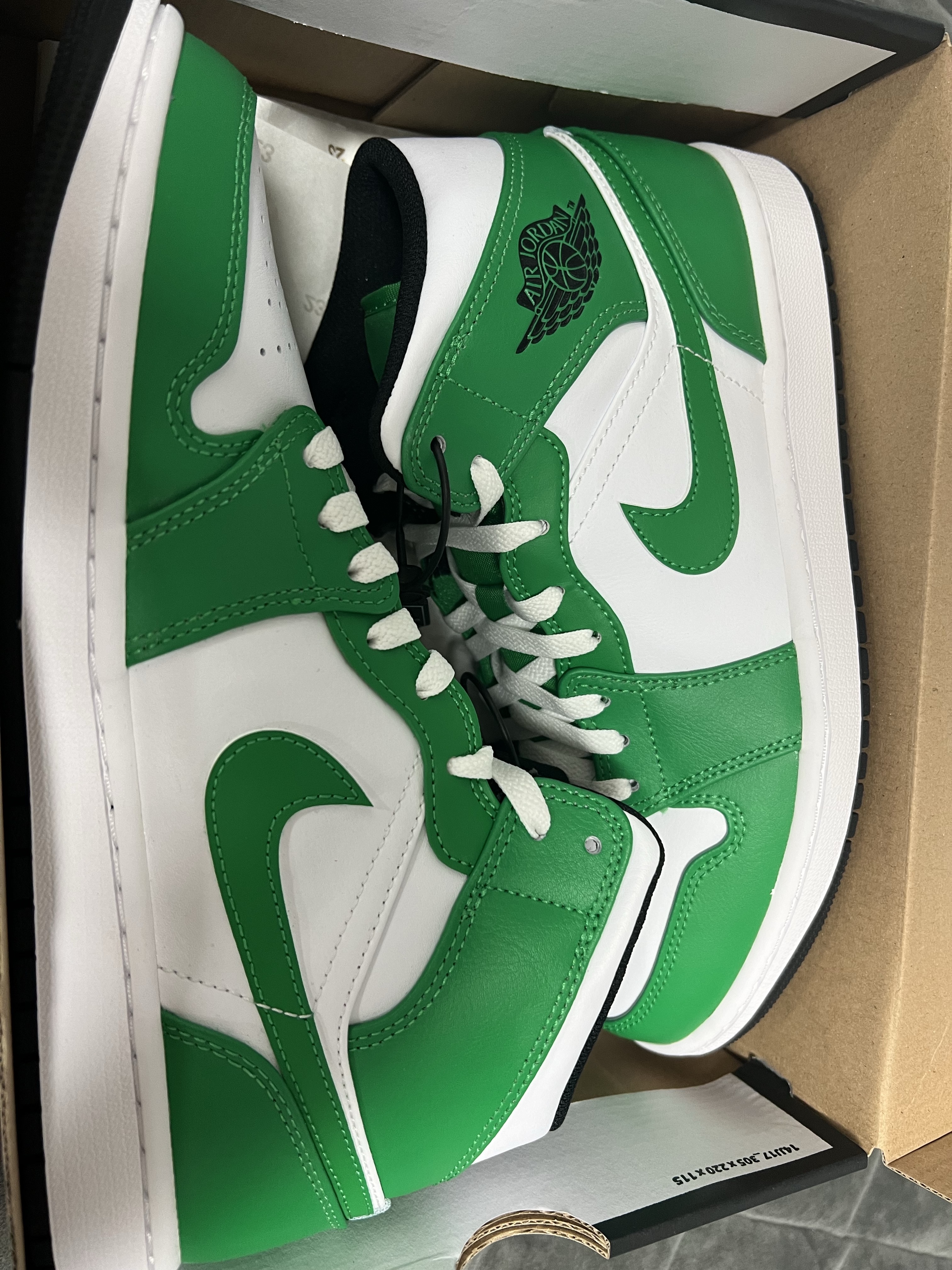 Jordan 1 Mid Lucky Green 착용 스타일