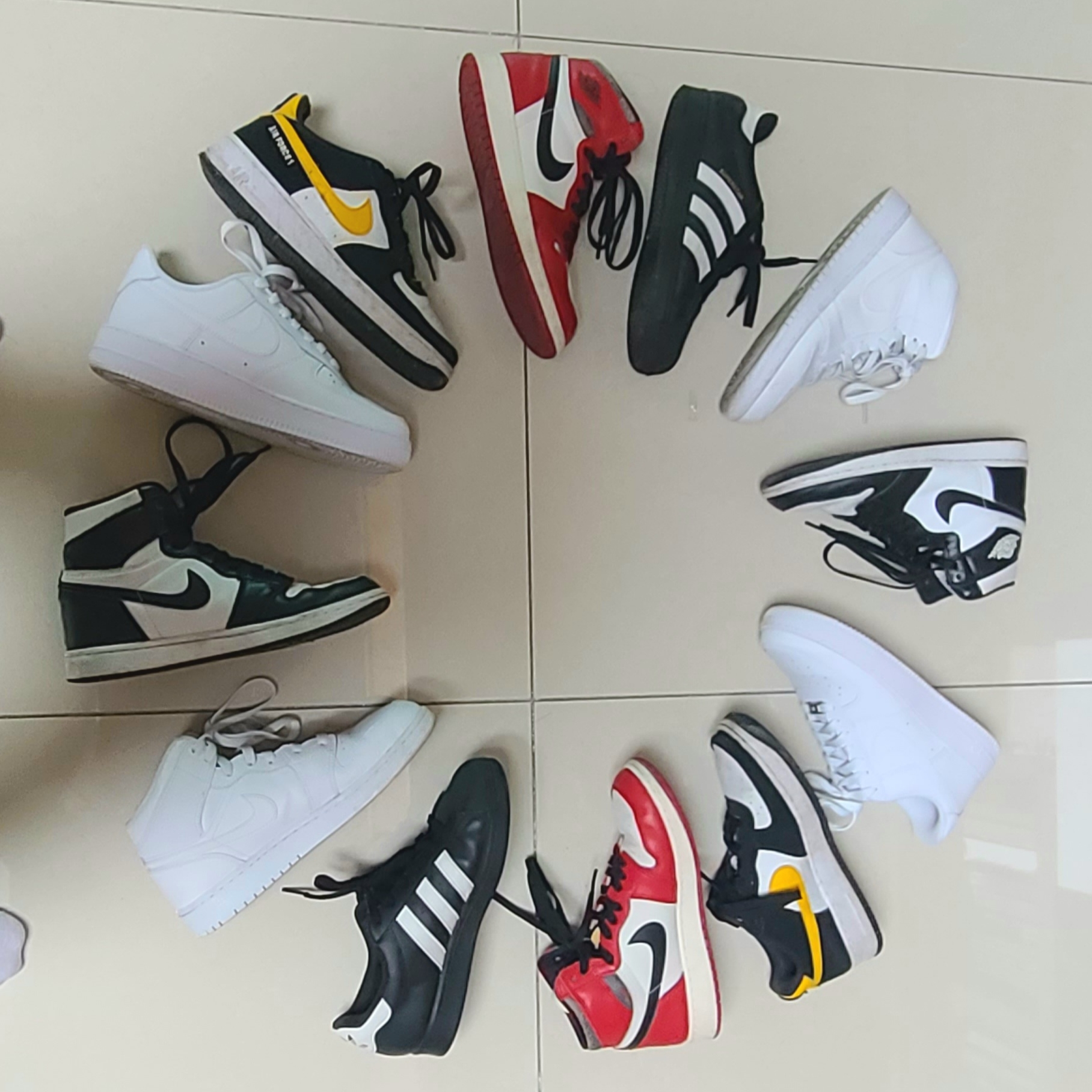 Nike Air Force 1 '07 Low White, Jordan 1 Retro High OG Chicago 2022 착용 스타일