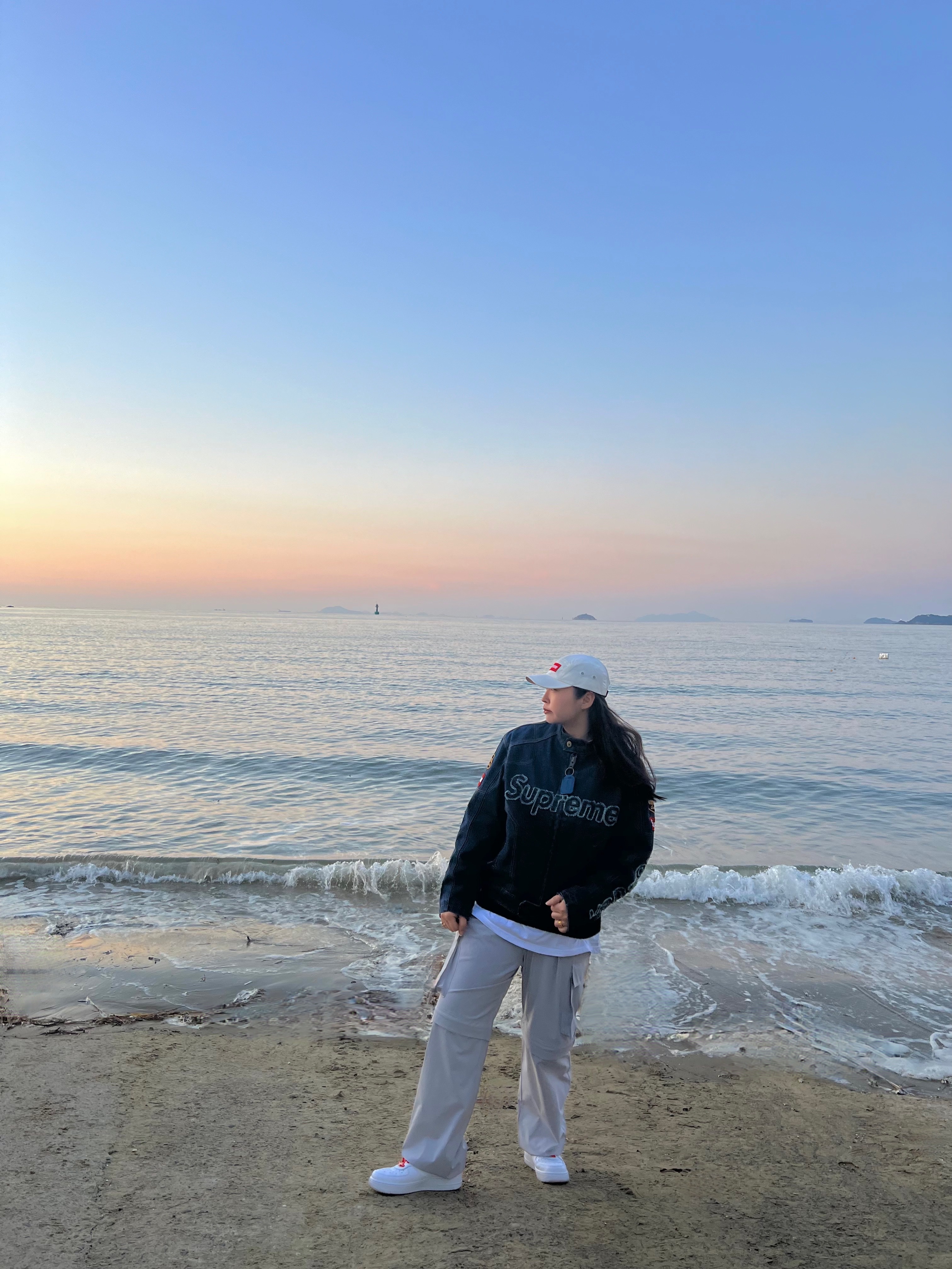 Supreme x Vanson Leathers Cordura Denim Jacket Blue - 22FW, Supreme Ventile Camp Cap White - 23SS 착용 스타일 - 2