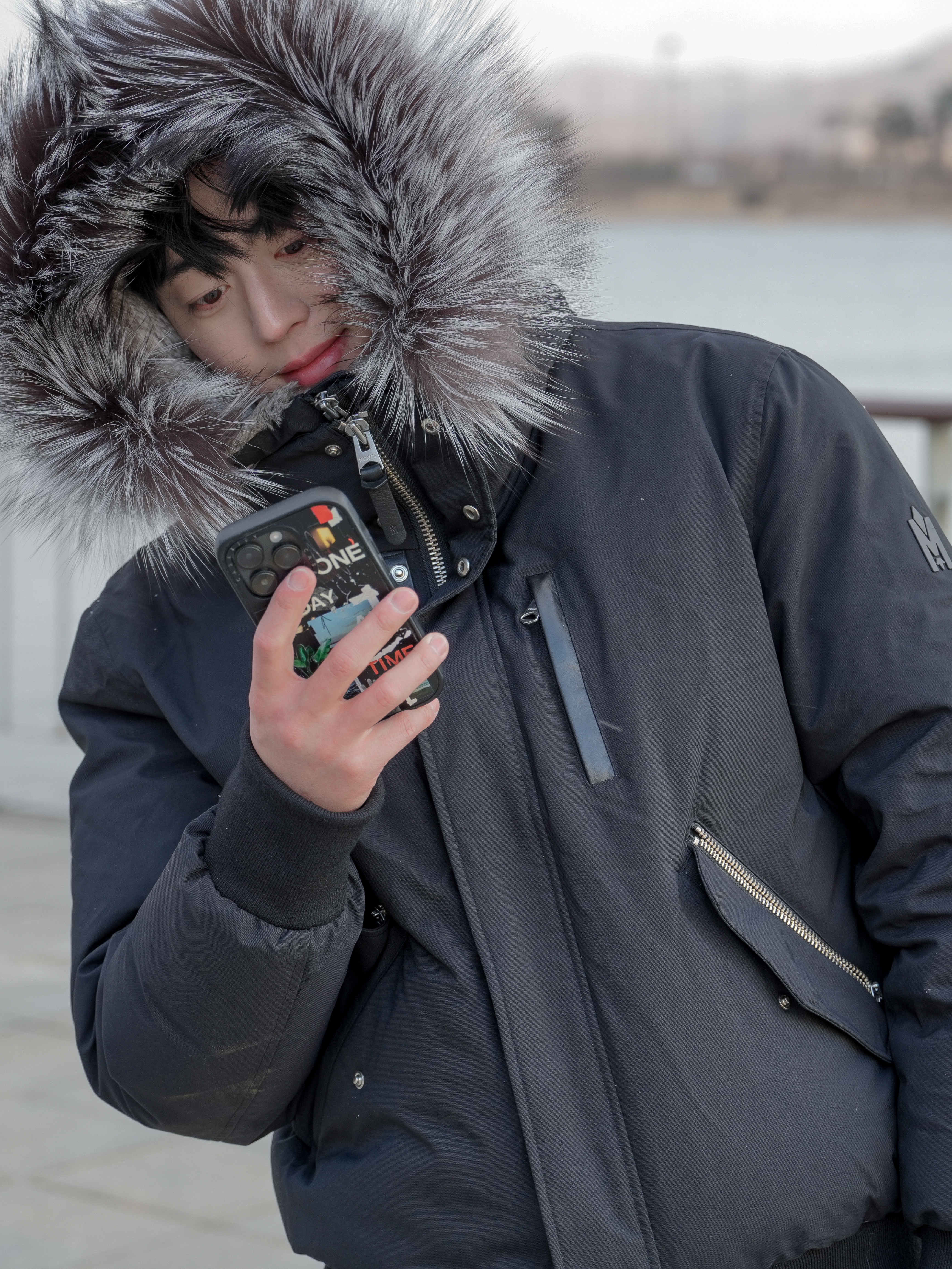 Kinchi Oddly - 701 (a) Black, Mackage Edward 2-In-1 Down Parka with Hooded Bib and Silver Fox Fur Black Silver 착용 스타일 - 3