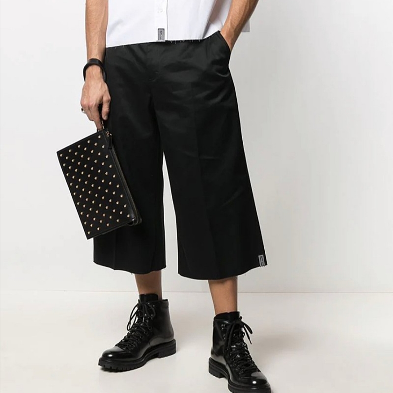 Versace Medusa Stud Leather Pouch Black 착용 스타일 - 5