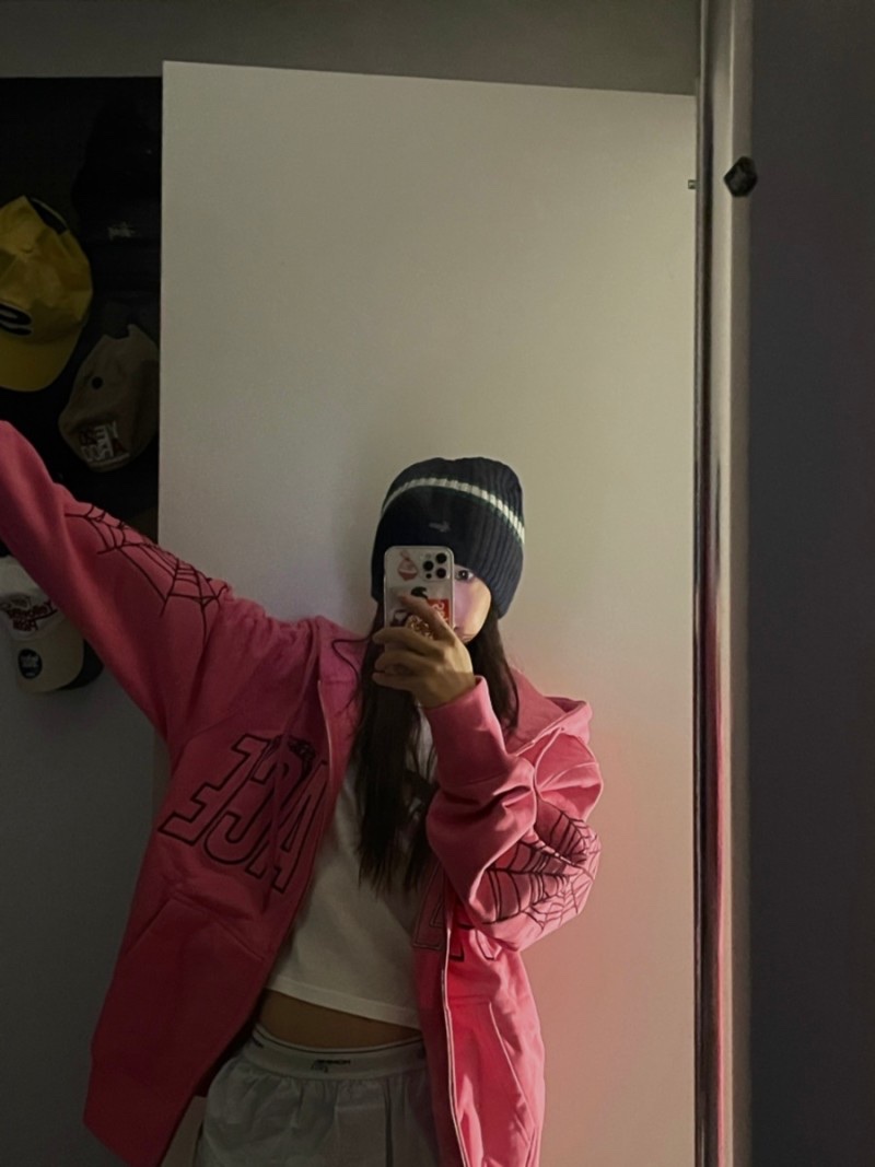 Palace Spider Zip Hood Shock Pink - 23FW, Supreme Striped Cashmere Beanie Navy - 23FW 착용 스타일