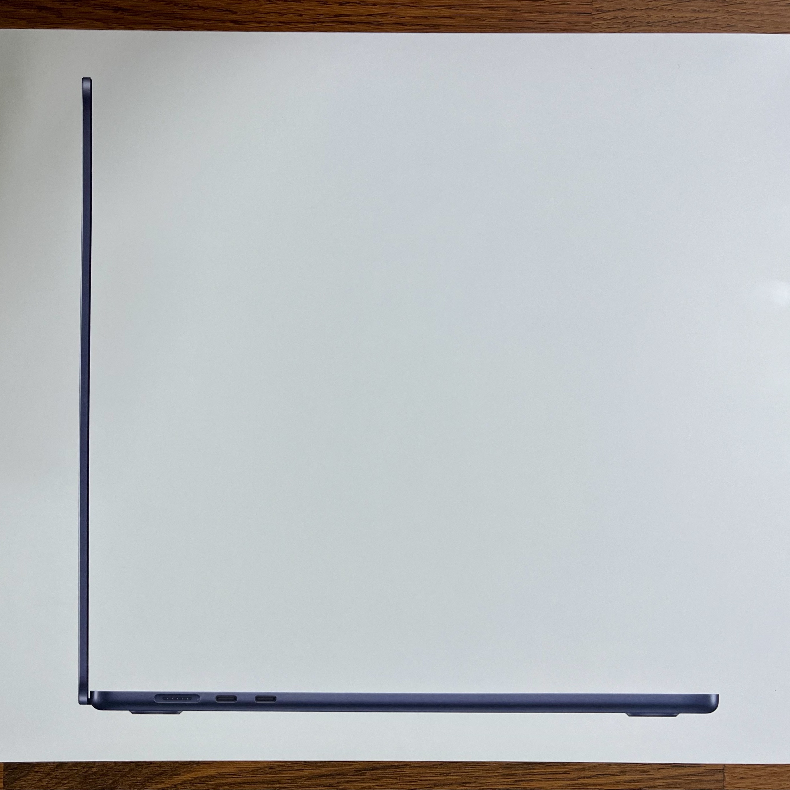 Apple 2023 MacBook Air 15 M2 512GB SSD / 8GB RAM Midnight (Korean Ver.) 착용 스타일 - 2
