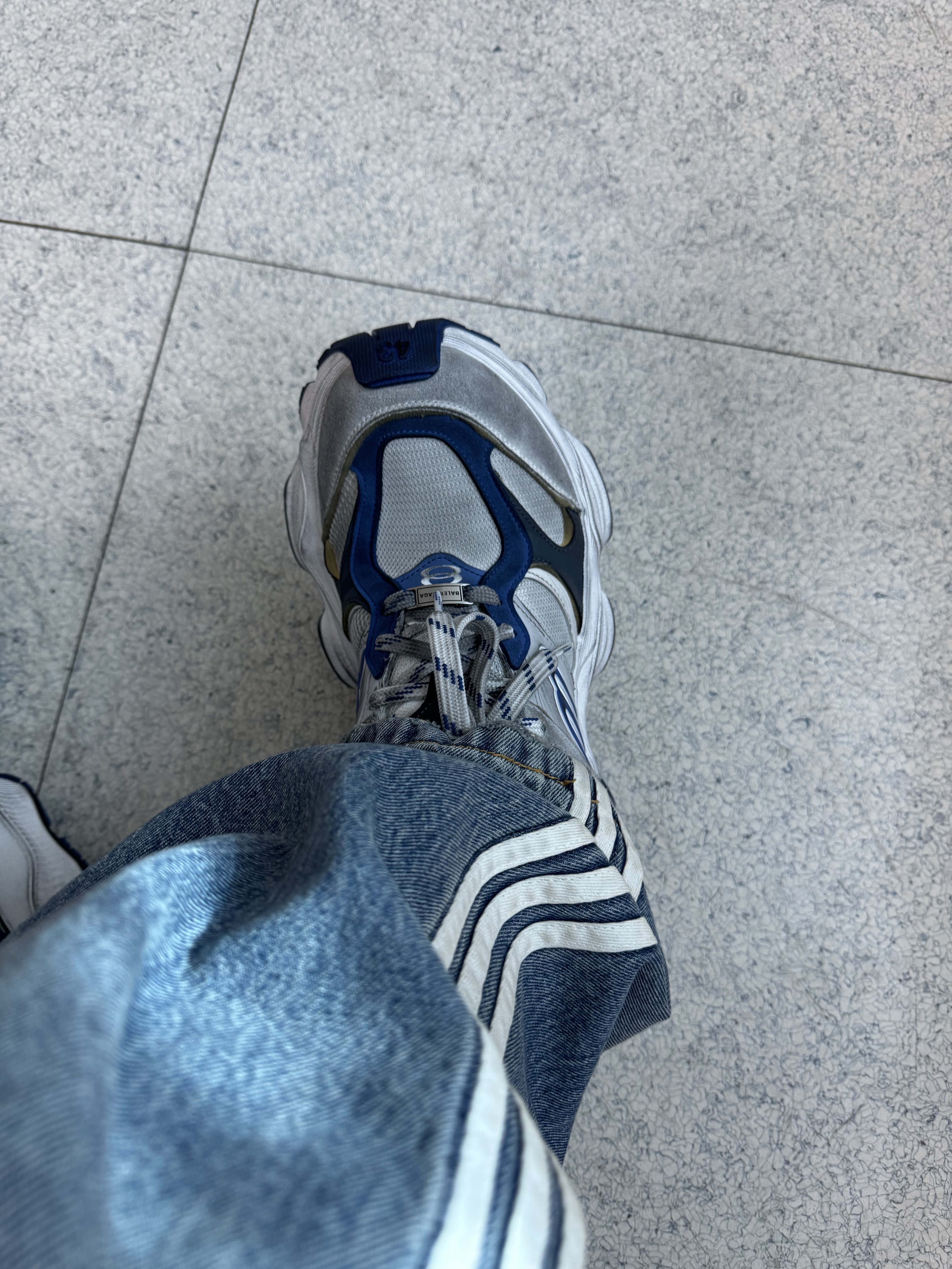 Jordan 1 x Travis Scott x Fragment Retro Low OG SP Military Blue, Balenciaga Cargo Sneakers Grey White Blue 착용 스타일 - 6