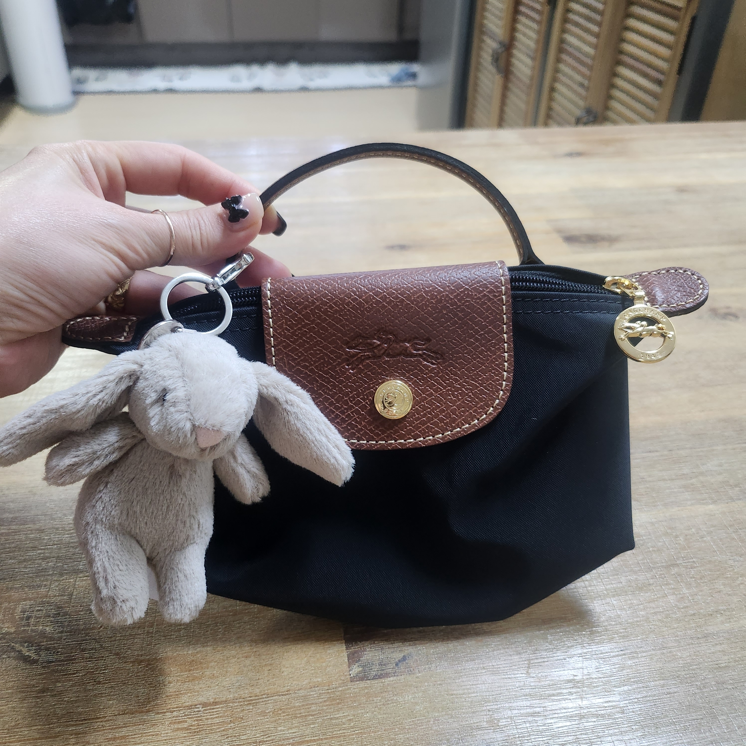 Longchamp Le Pliage Original Handle Pouch Black 착용 스타일