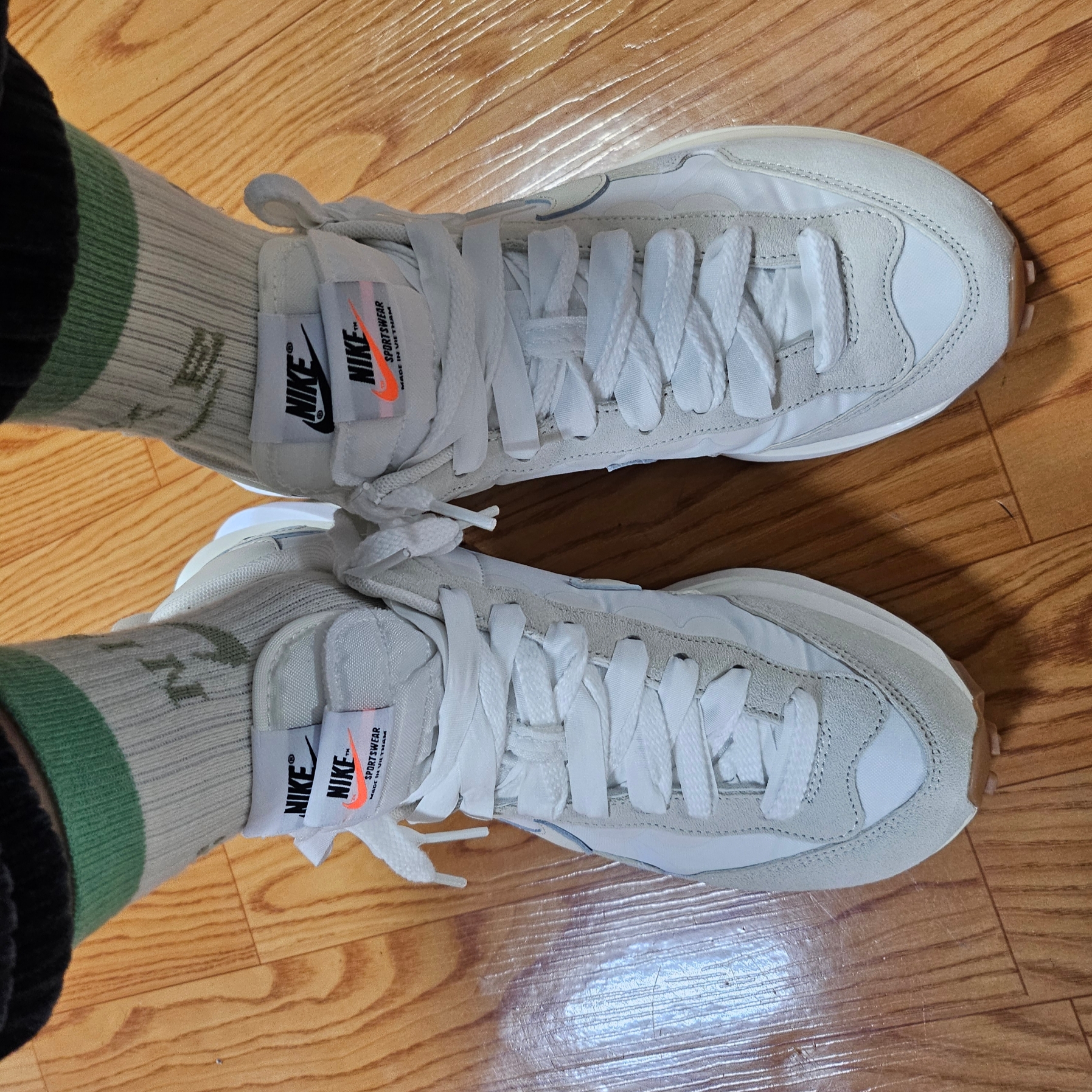 Nike x Sacai VaporWaffle White and Gum 착용 스타일 - 1