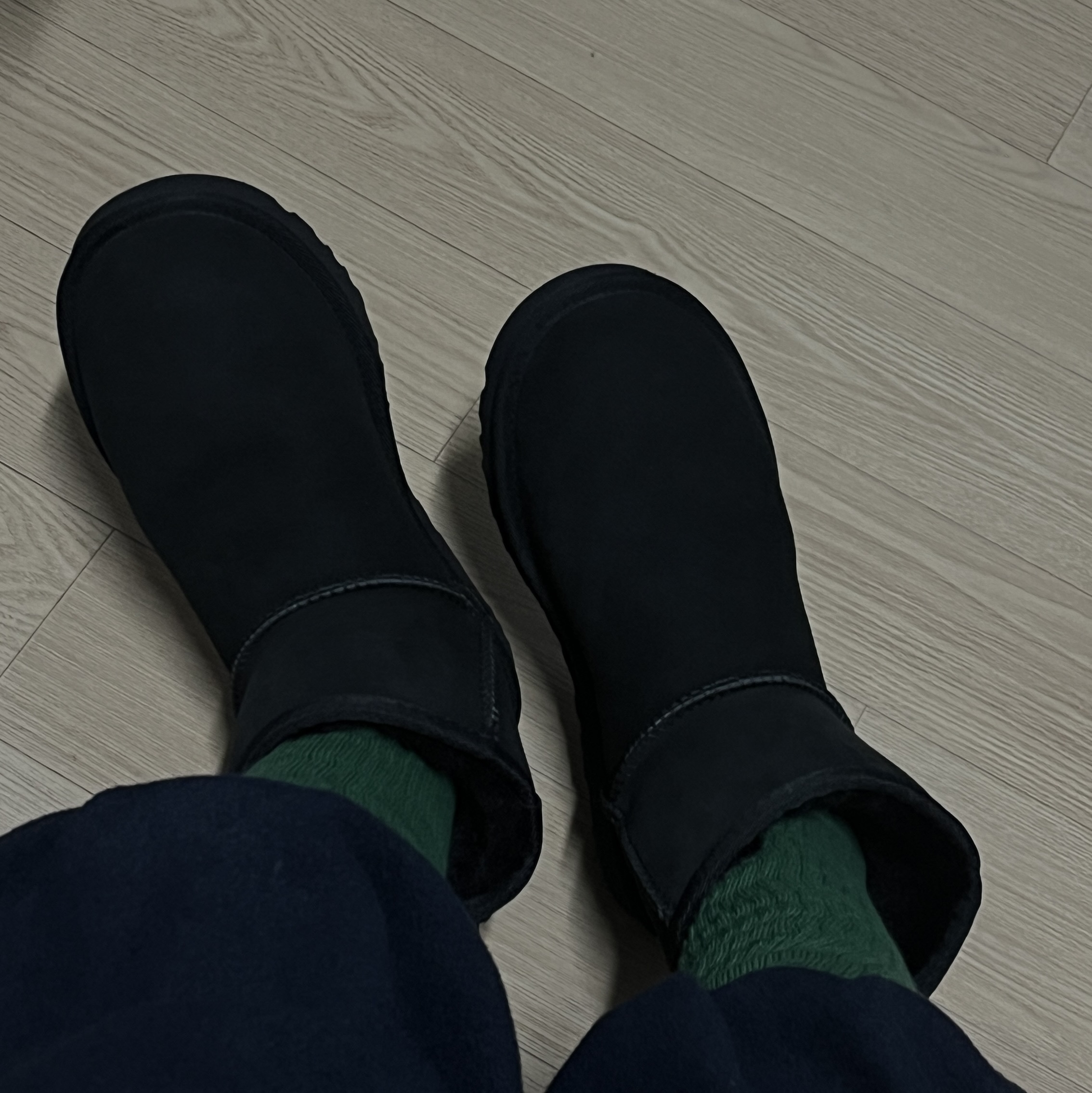 (W) UGG Classic Mini II Boots Black 착용 스타일
