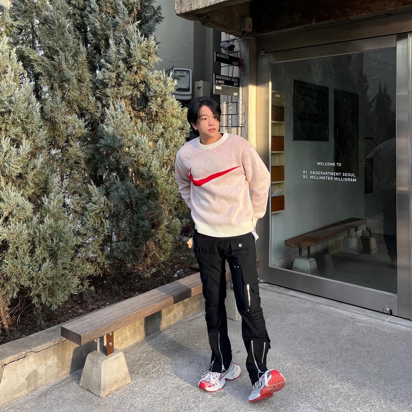 Supreme x Nike Swoosh Sweater White - 19SS, Balenciaga 3XL Sneakers White Red 착용 스타일 - 1