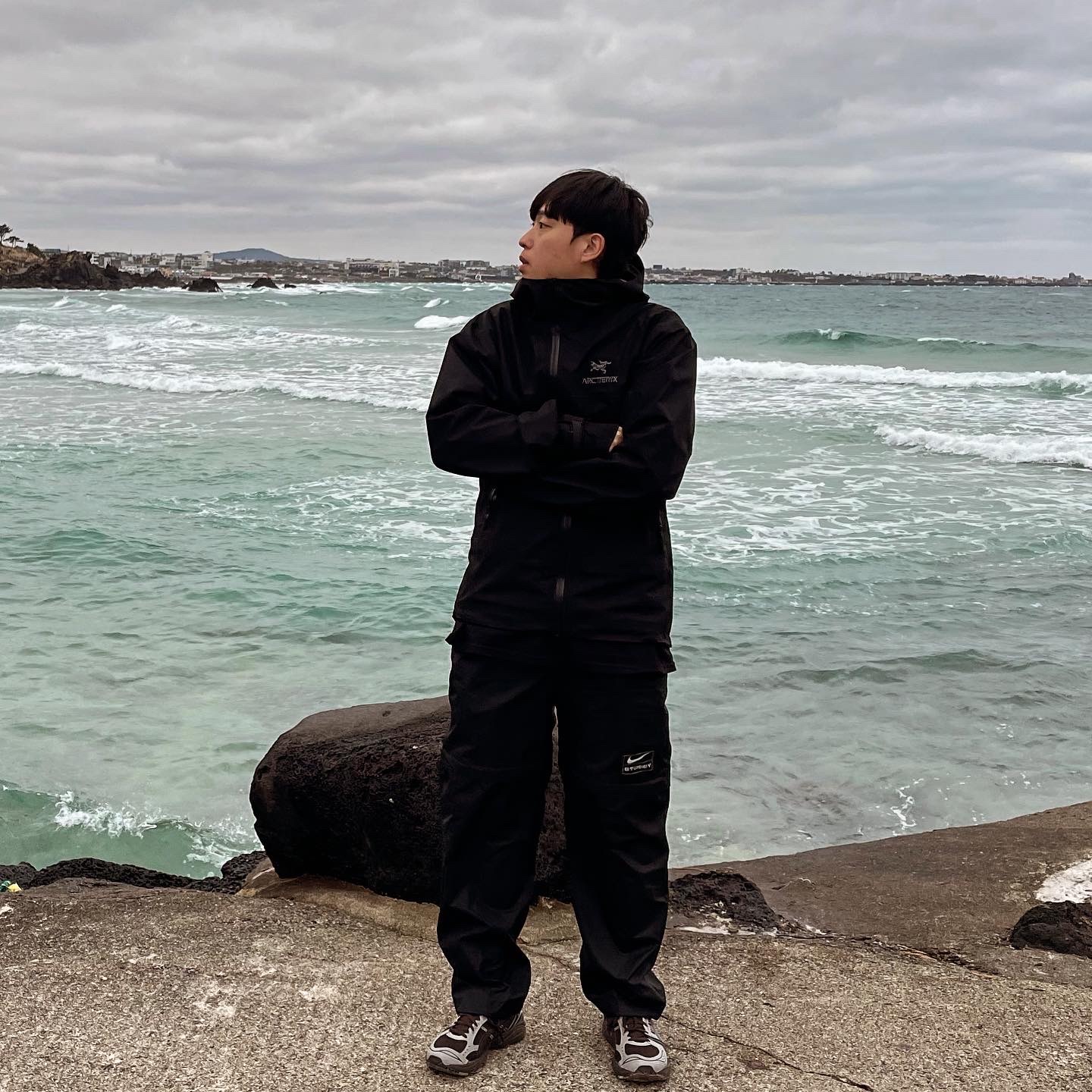 Nike x Stussy NRG FL Storm-Fit Pants Black (DO7170-010), Arc'teryx Beta Jacket Black 착용 스타일 - 1