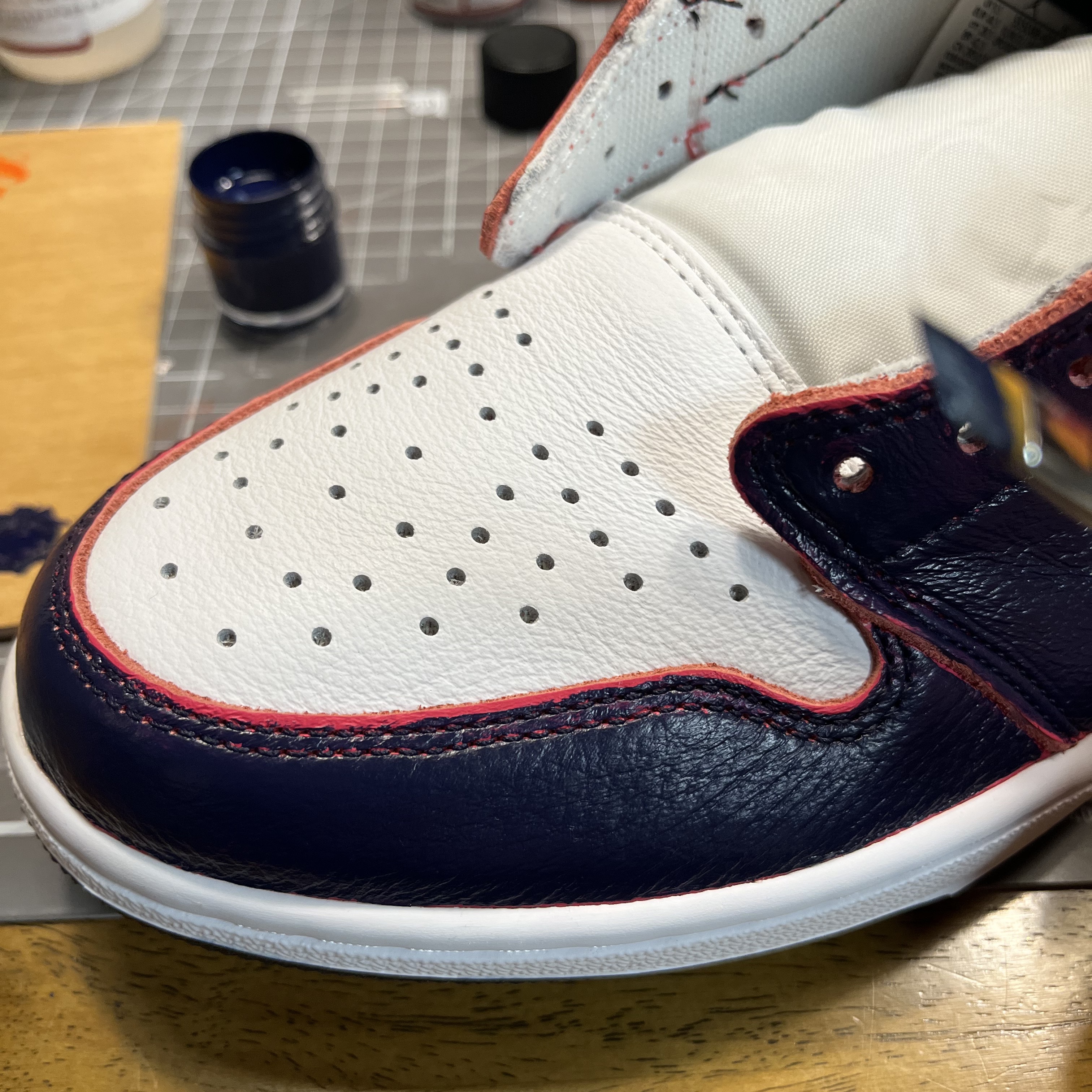 Jordan 1 Retro High OG Light Fusion Red, Jordan 1 Retro High OG Defiant SB LA to Chicago 착용 스타일