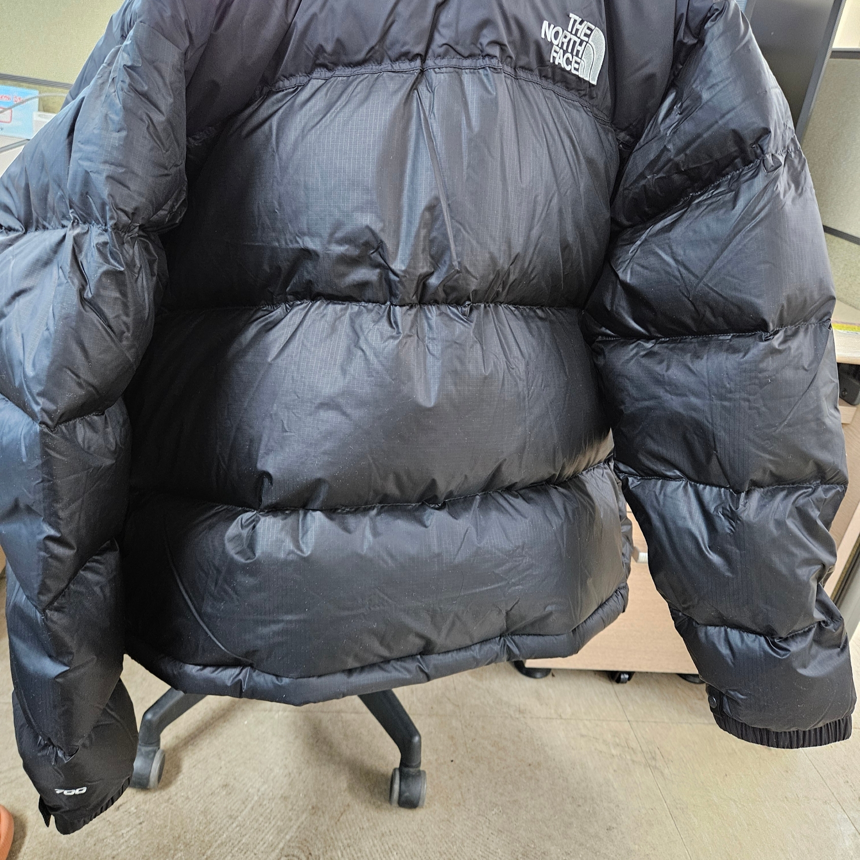 The North Face 1996 Retro Nuptse Down Jacket TNF Black 착용 스타일 - 2
