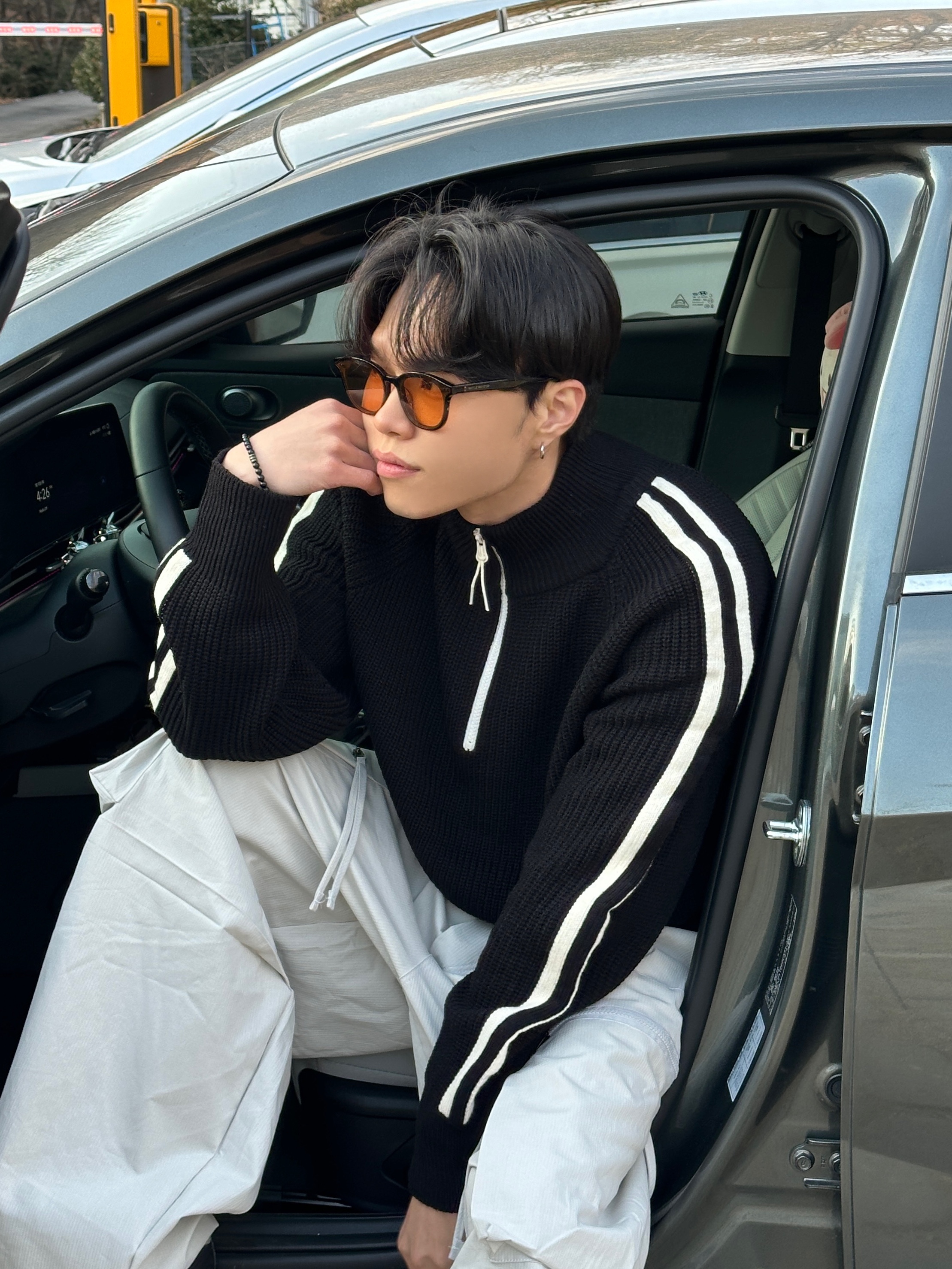 Adidas Superstar 82 Black White 착용 스타일 - 3