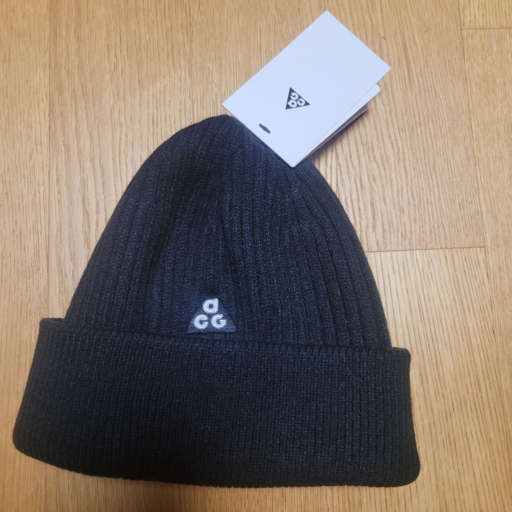 Nike NRG ACG Cuffed Beanie Black 착용 스타일