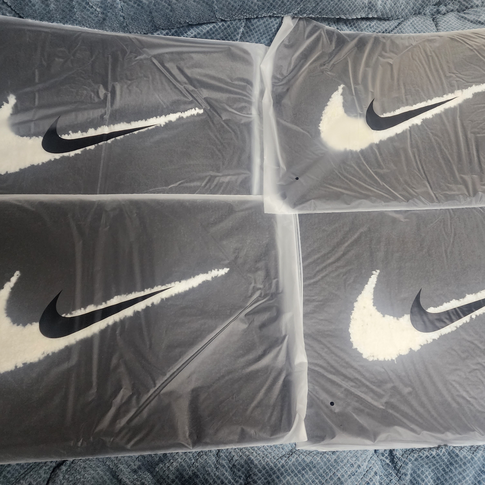 Nike Swoosh Rug Black White 착용 스타일 - 2