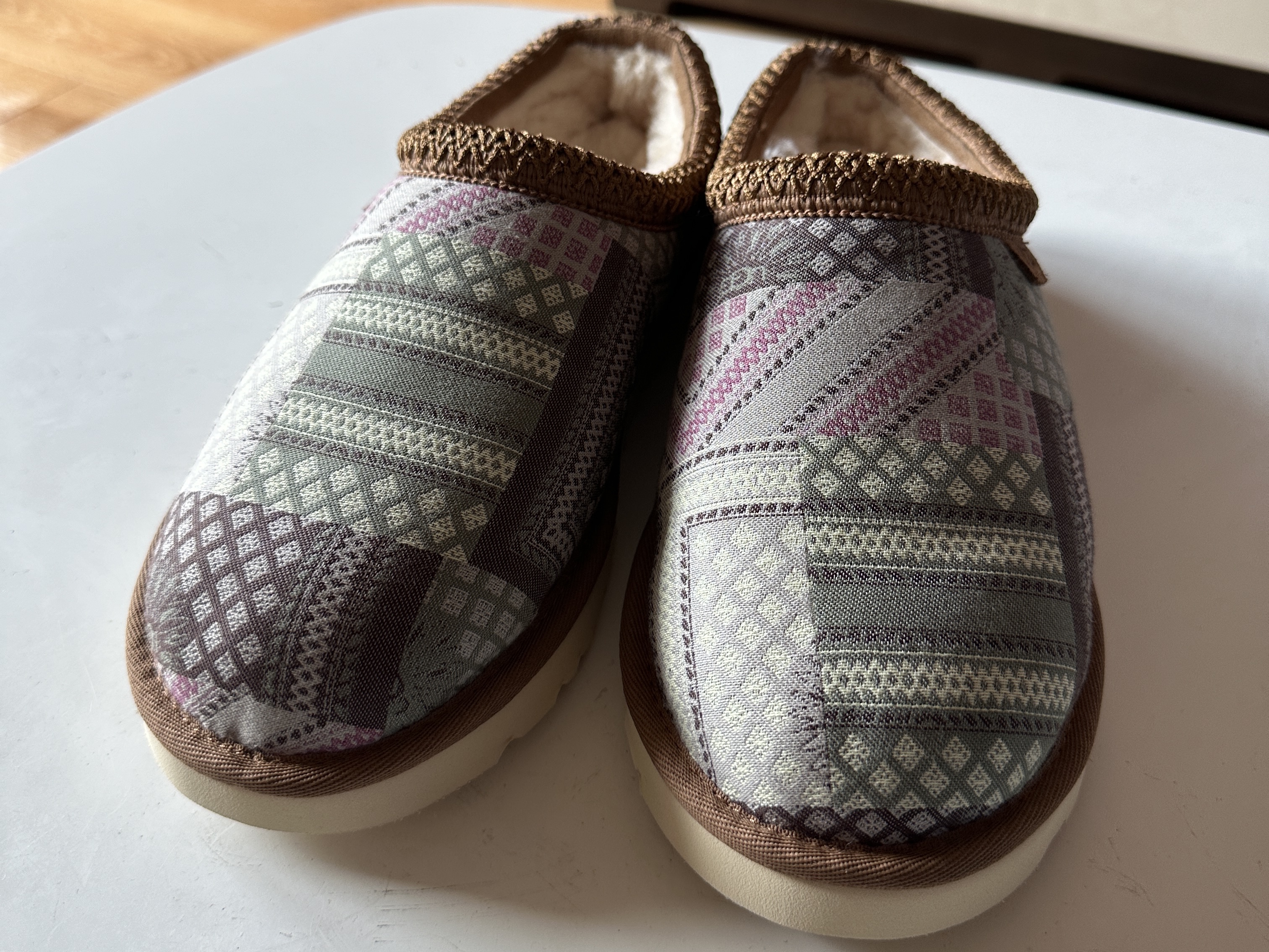 UGG Tasman Taz Sash Multi 착용 스타일 - 1