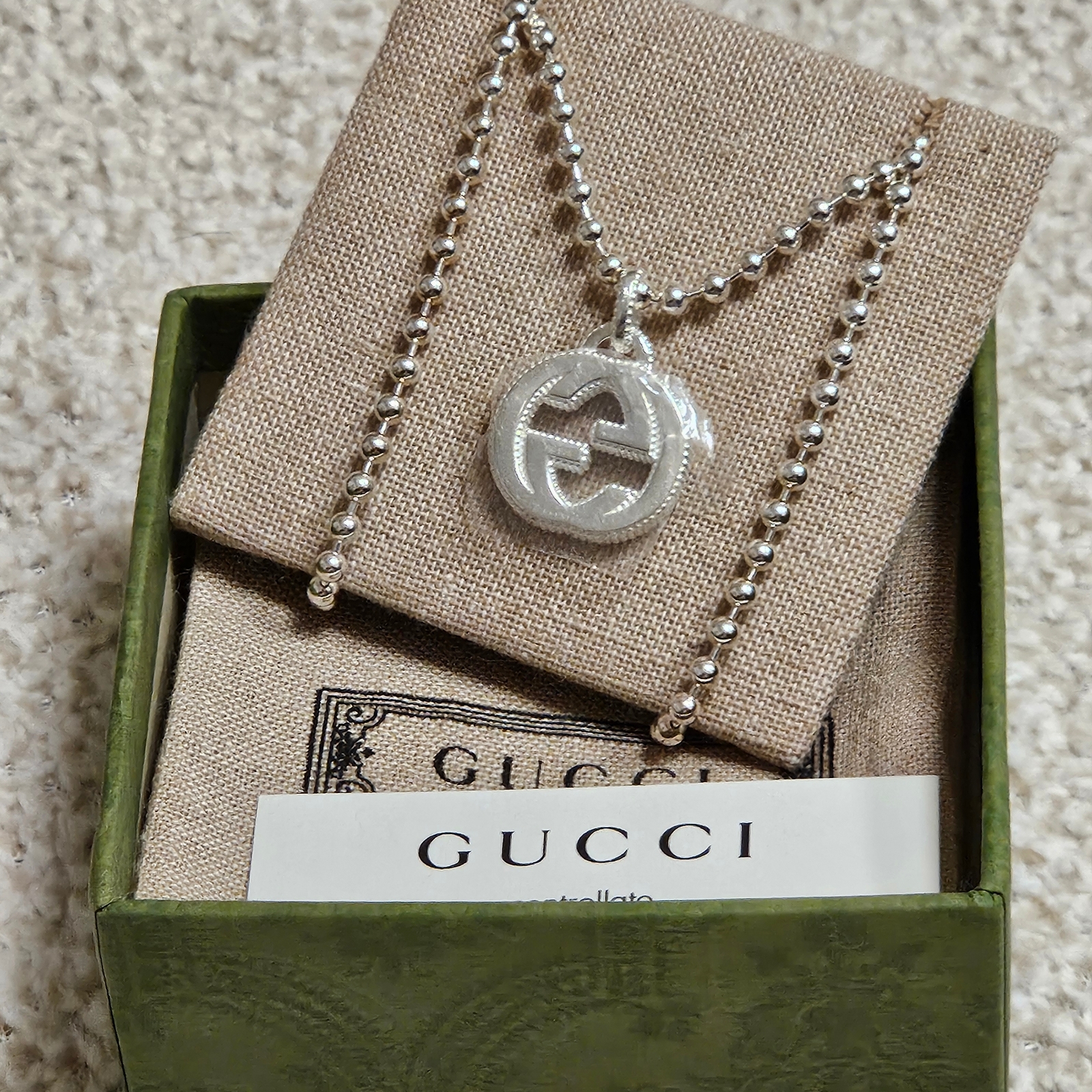 Gucci Interlocking G Pendant Necklace Silver 착용 스타일 - 2