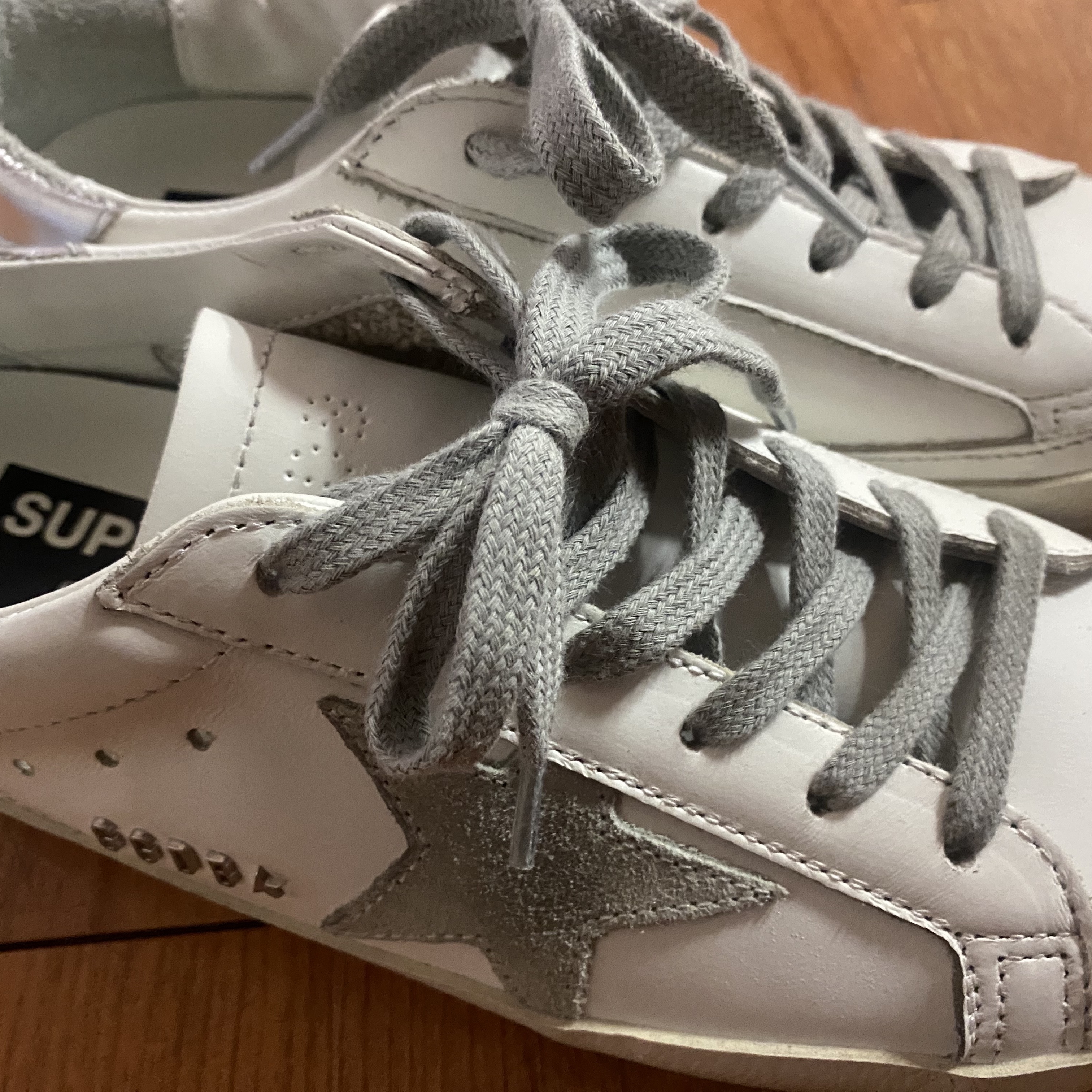 (W) Golden Goose Superstar White Silver Heel Tab Sneakers 착용 스타일