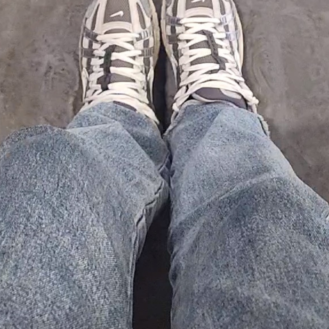 Nike P-6000 Flat Pewter Light Iron Ore 착용 스타일