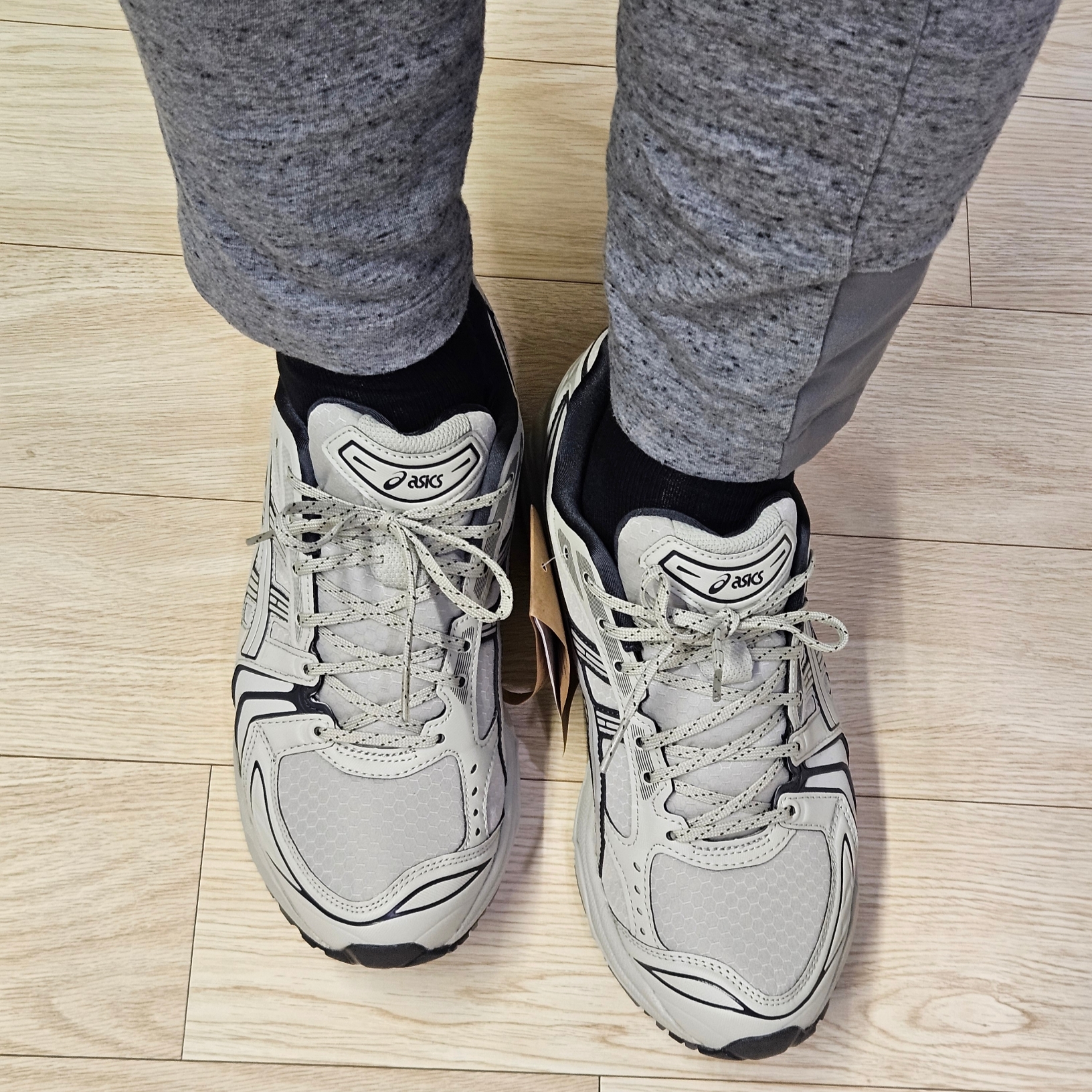 Asics Gel-Kayano 14 Earthenware Pack White Sage Graphite Grey 착용 스타일 - 2
