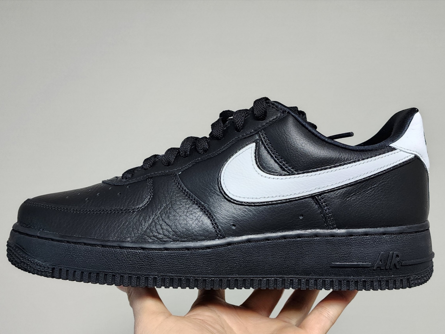 Nike Air Force 1 Low QS Black White 착용 스타일