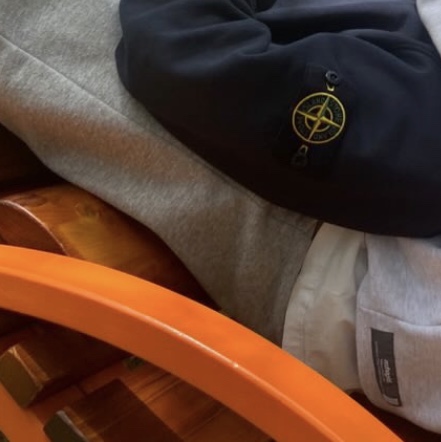 Stone Island 63051 Crewneck Sweatshirt Navy Blue - 22SS 착용 스타일