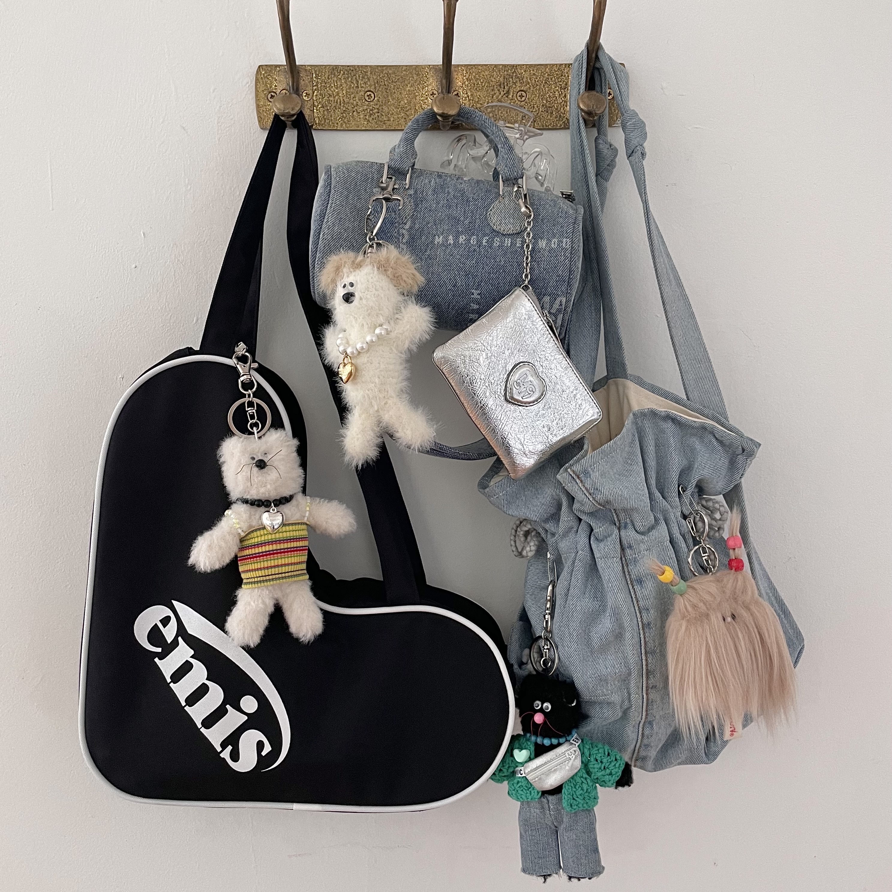 Margesherwood Wood Keyring White, Monamhee Creami Keyring Cream - KREAM Exclusive 착용 스타일 - 1